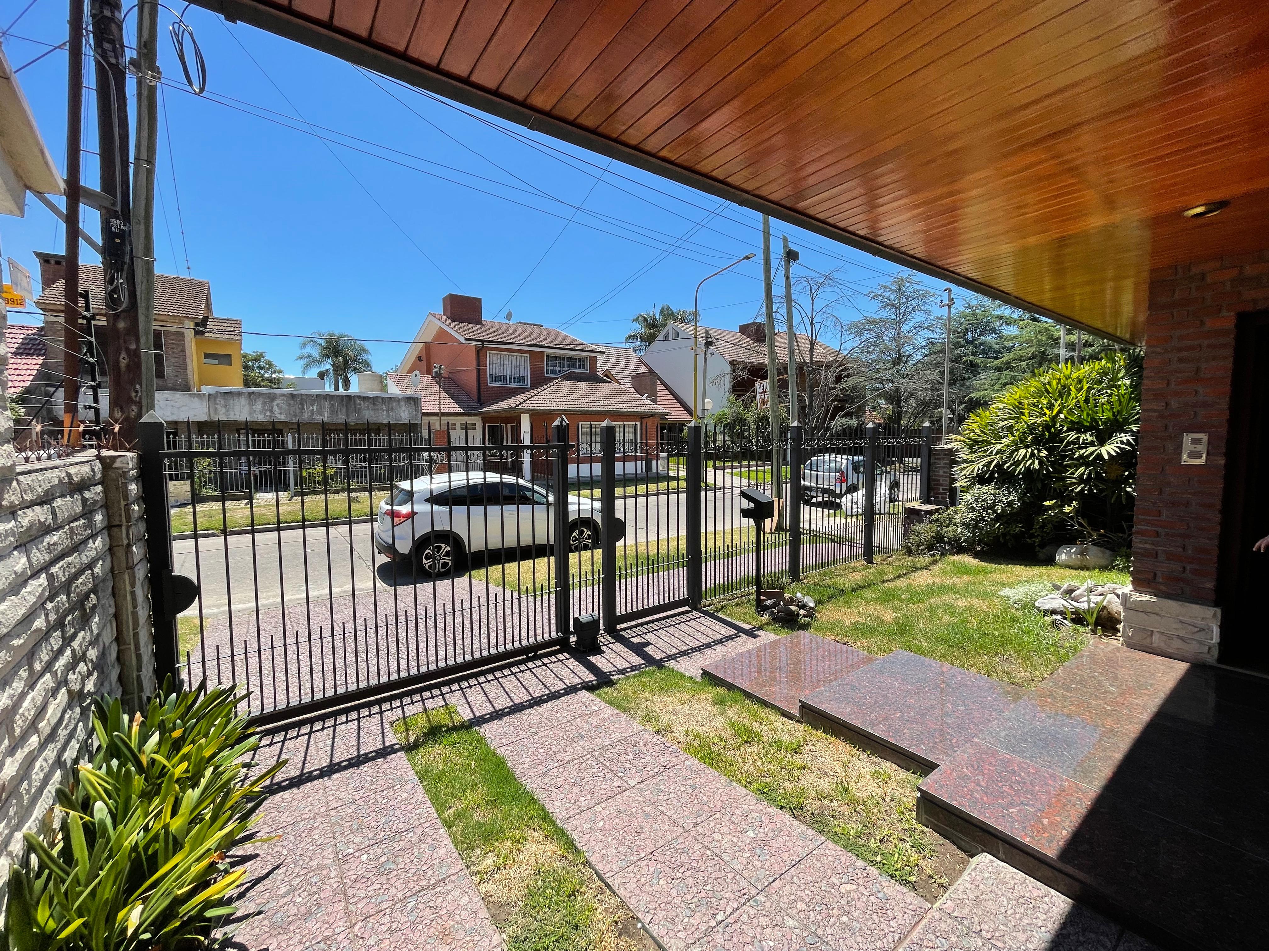 aparopropiedades - Chalet en el Barrio Los Cedros a la venta