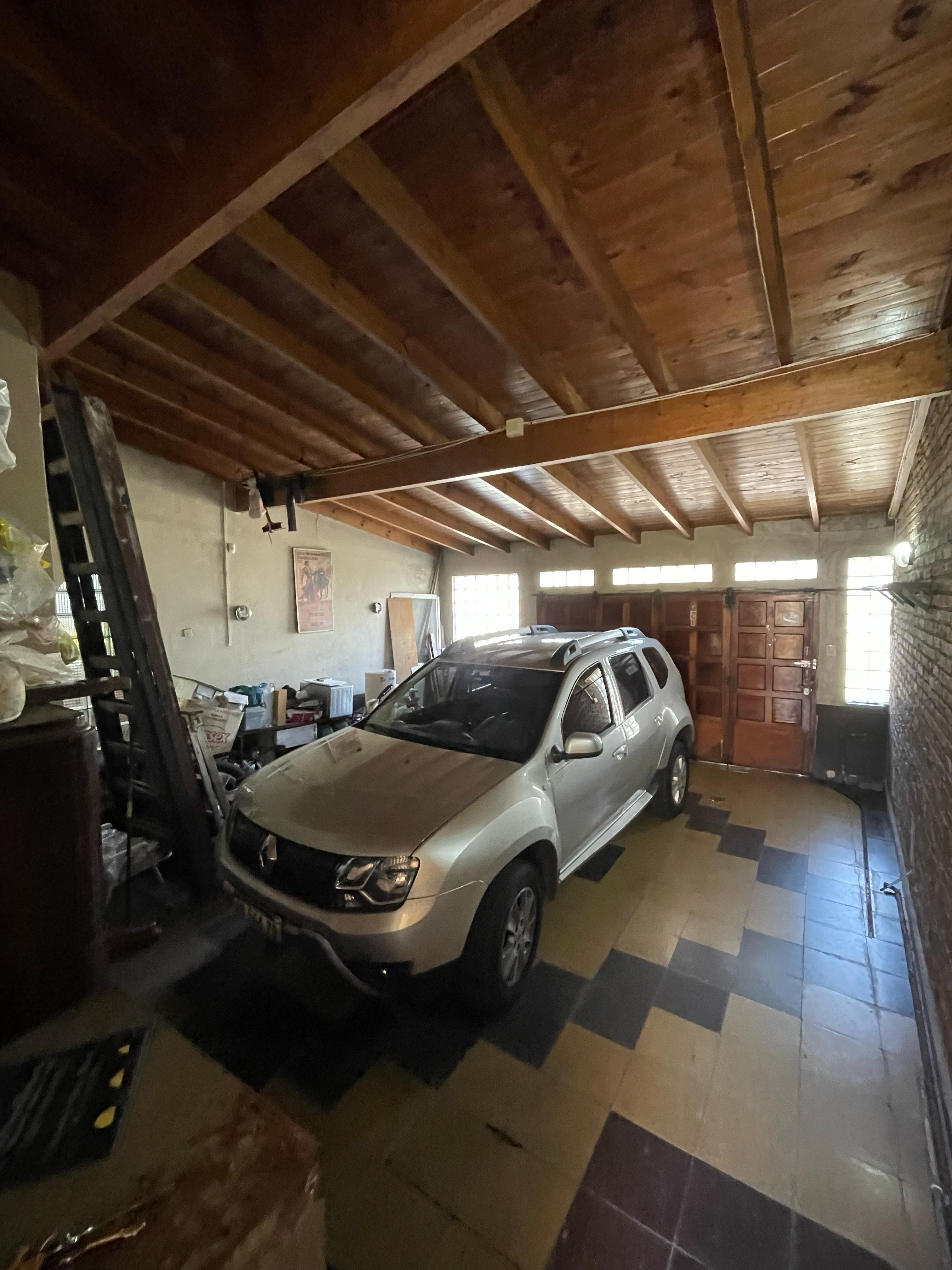 aparopropiedades - Chalet en Quilmes Oeste a la Venta