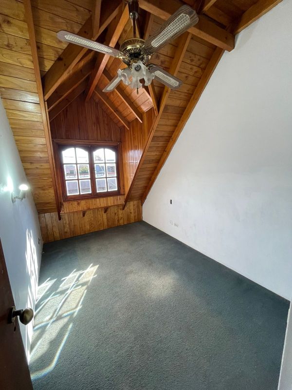 aparopropiedades - Chalet en dos Plantas a la venta