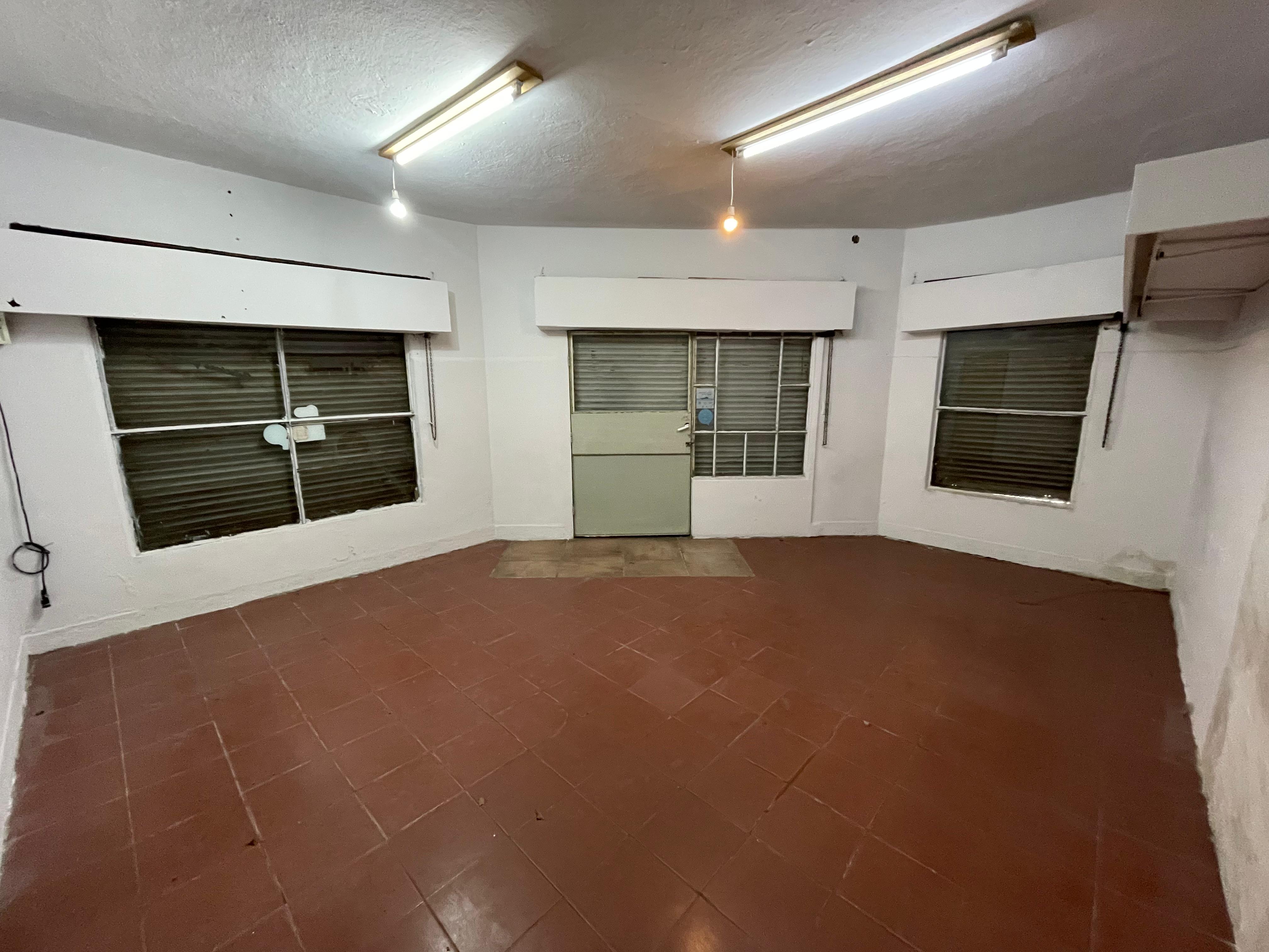 aparopropiedades - Local Comercial en Quilmes 