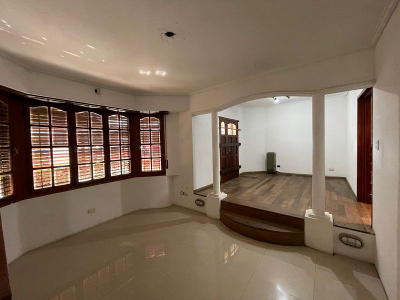 aparopropiedades - Chalet en dos Plantas a la venta