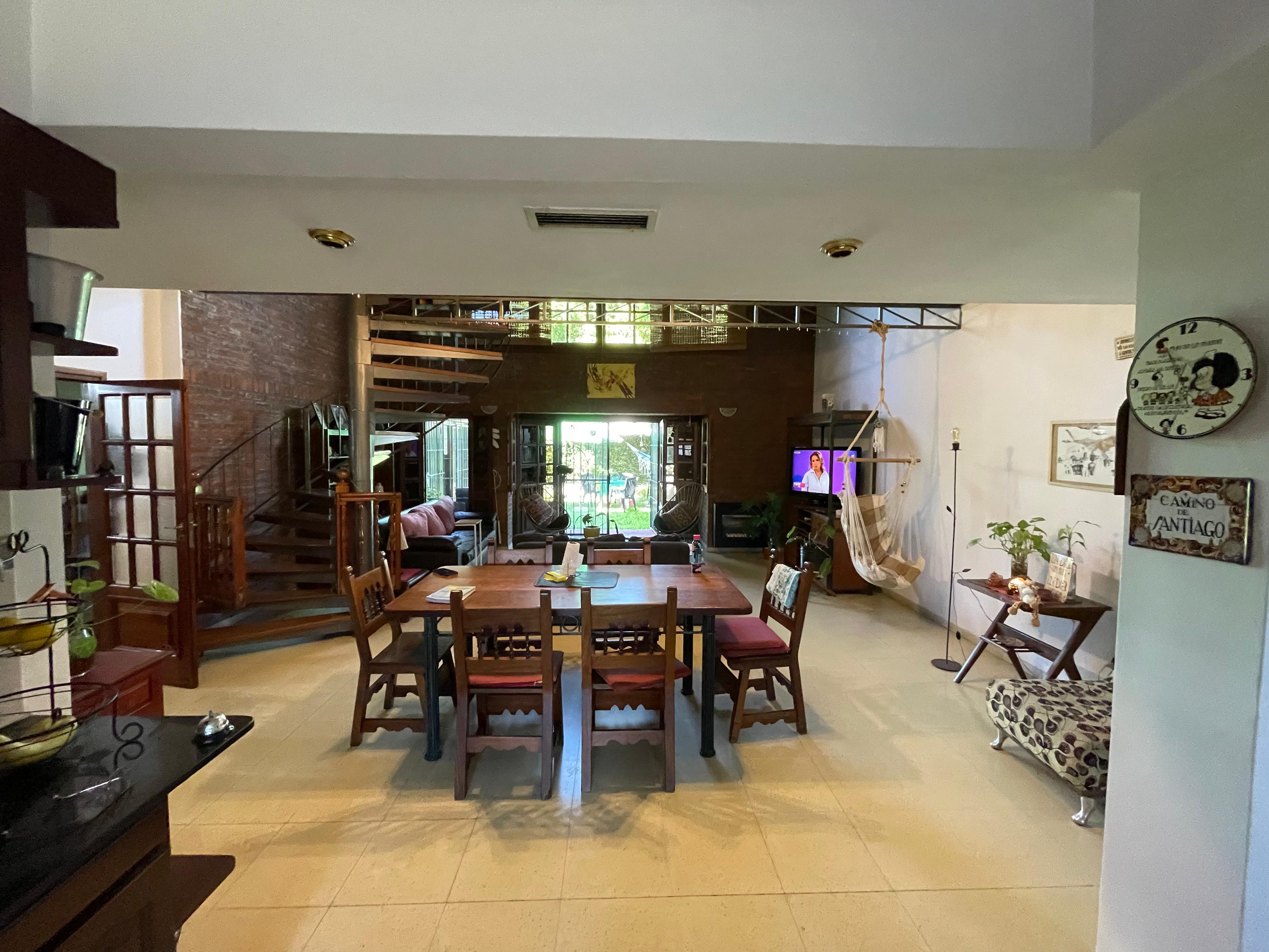 aparopropiedades - Chalet a la venta en Quilmes