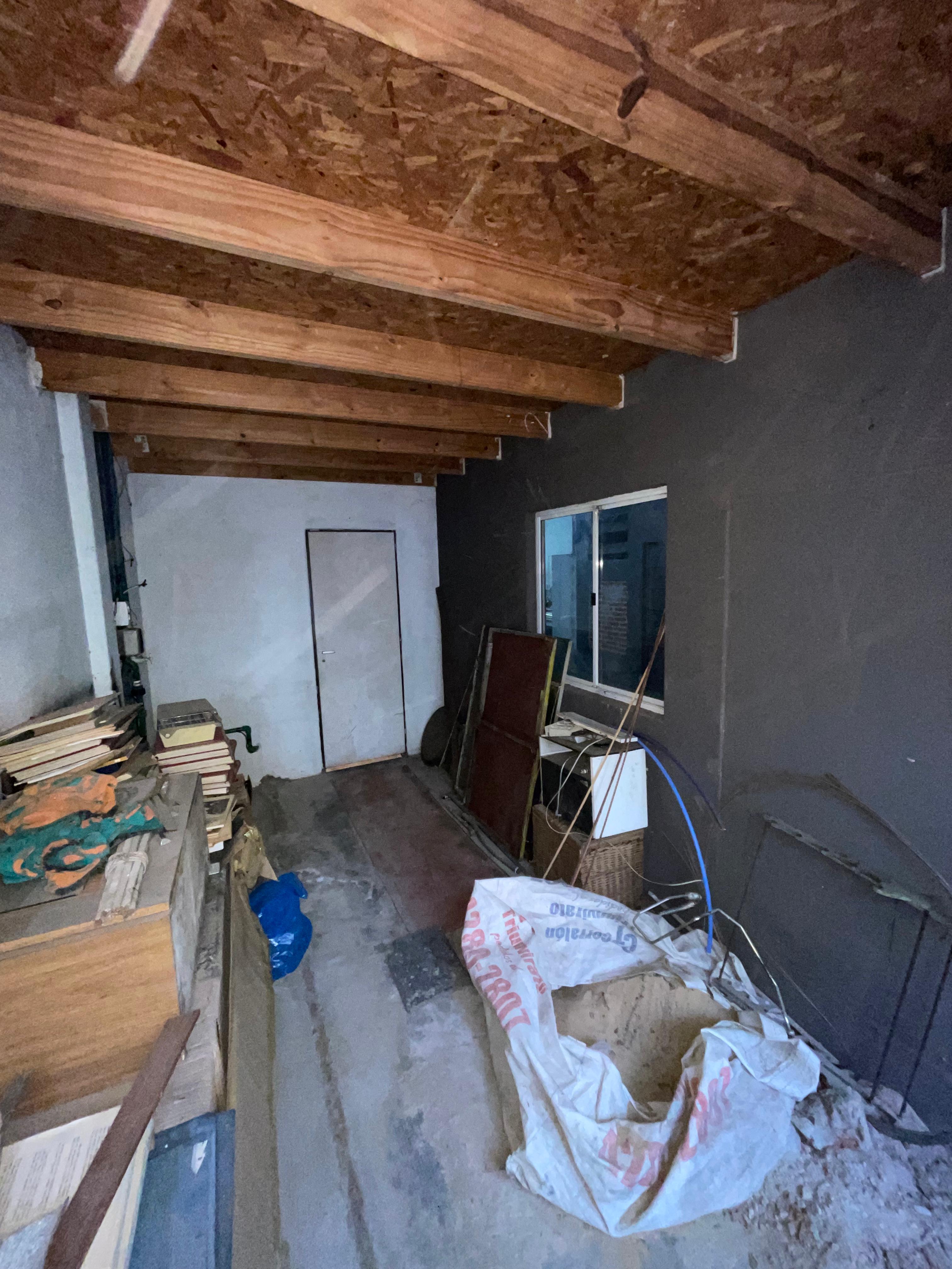 aparopropiedades - Casa en Planta Alta con local abajo 