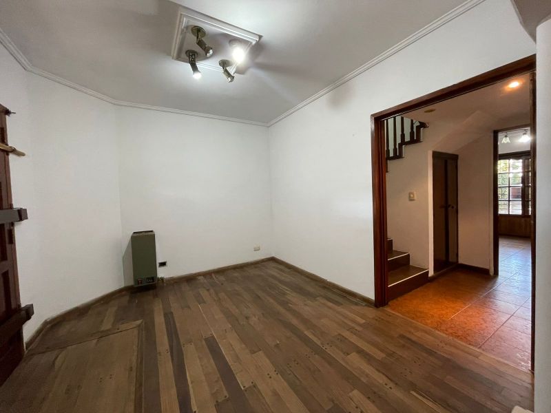aparopropiedades - Chalet en dos Plantas a la venta