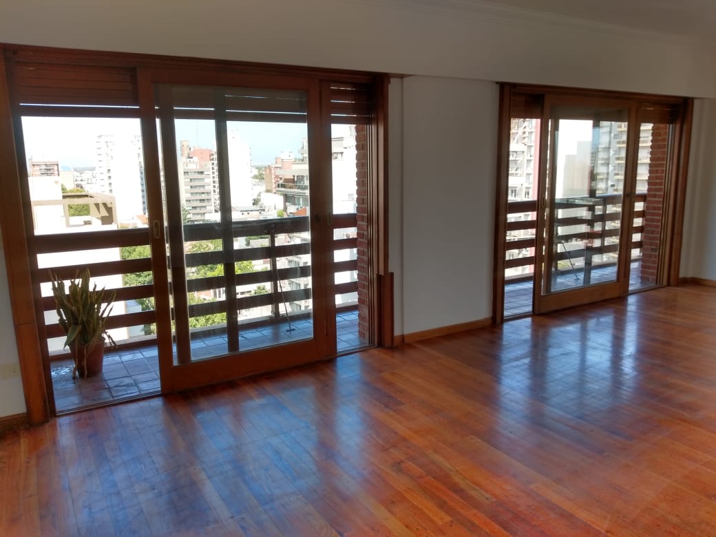 aparopropiedades - Departamento de 4 ambientes con cochera en Quilmes centro