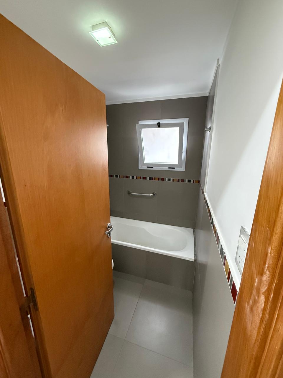 aparopropiedades - Departamento de 2 ambientes en Bernal centro con cochera