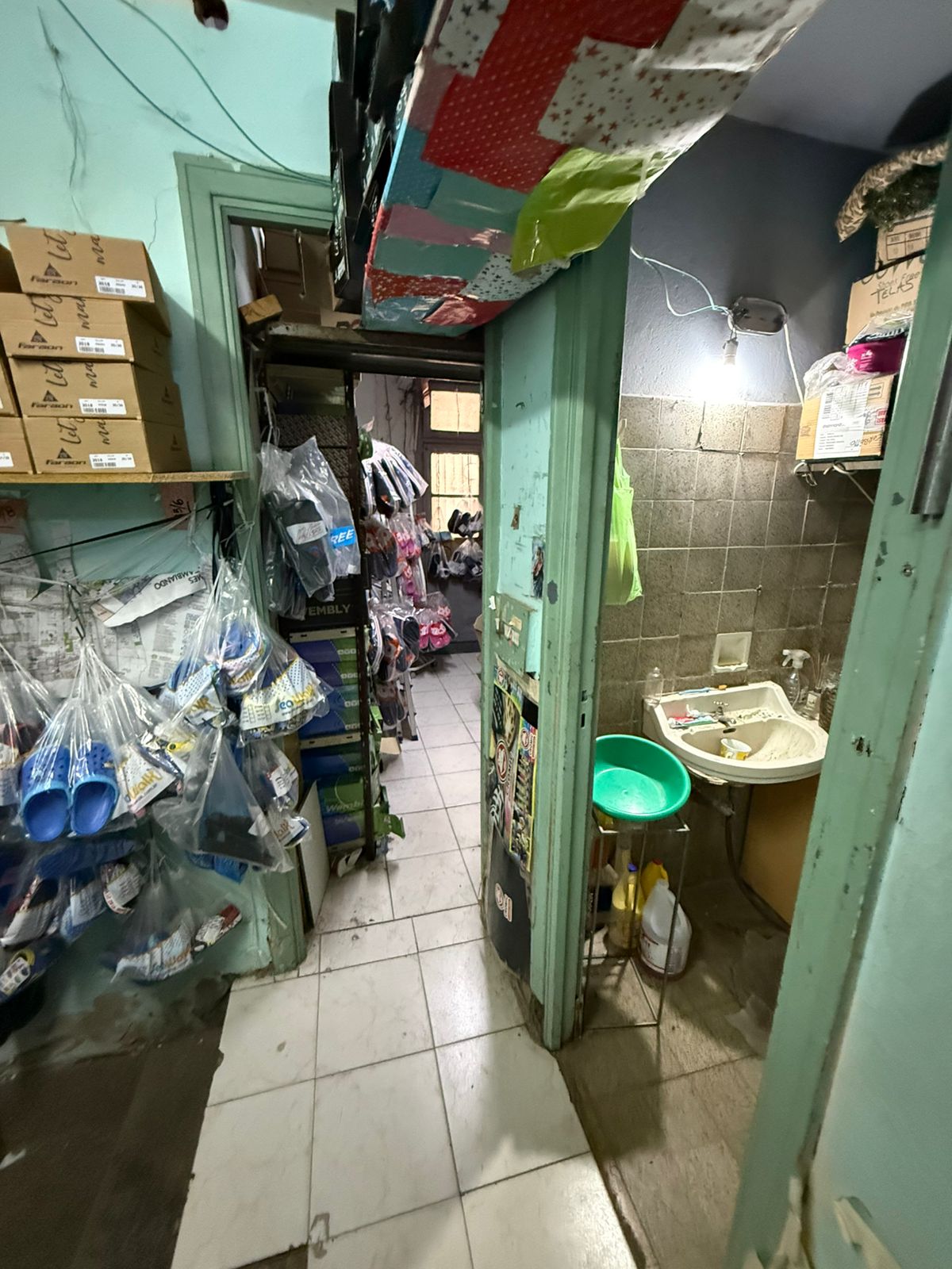 aparopropiedades - Local comercial sobre Rivadavia