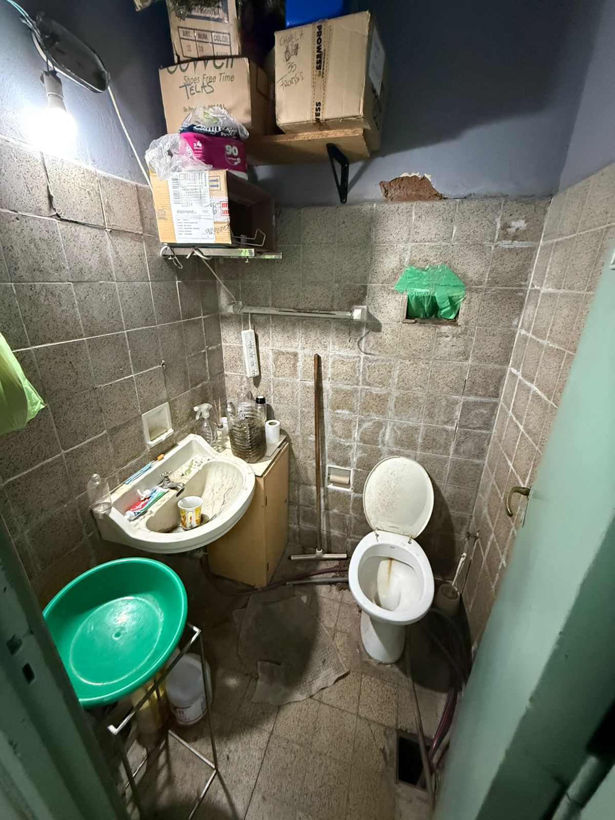 aparopropiedades - Local comercial sobre Rivadavia