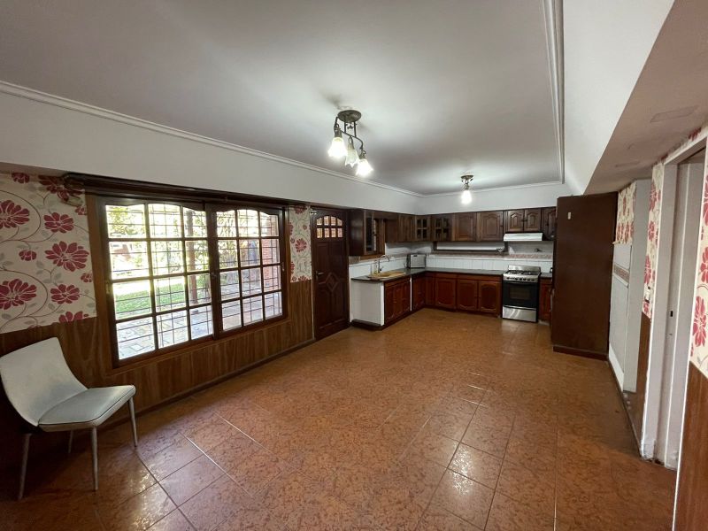 aparopropiedades - Chalet en dos Plantas a la venta