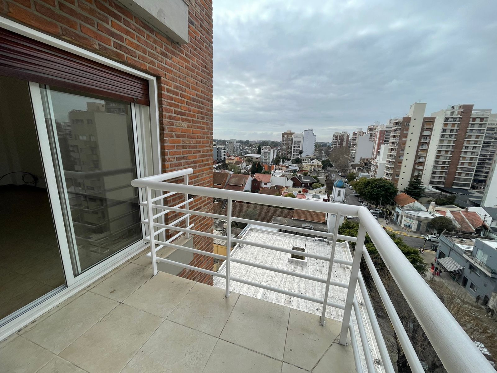 aparopropiedades - Departamento de 2 ambientes con cochera en Quilmes 