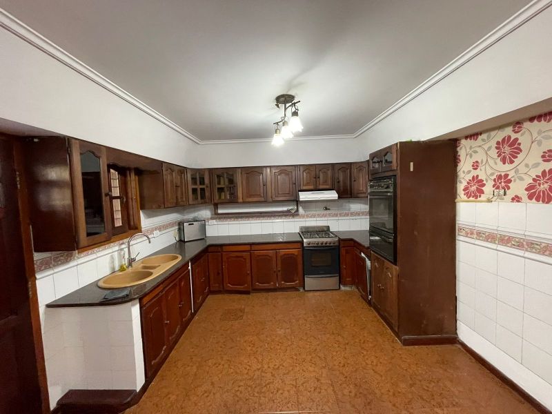 aparopropiedades - Chalet en dos Plantas a la venta