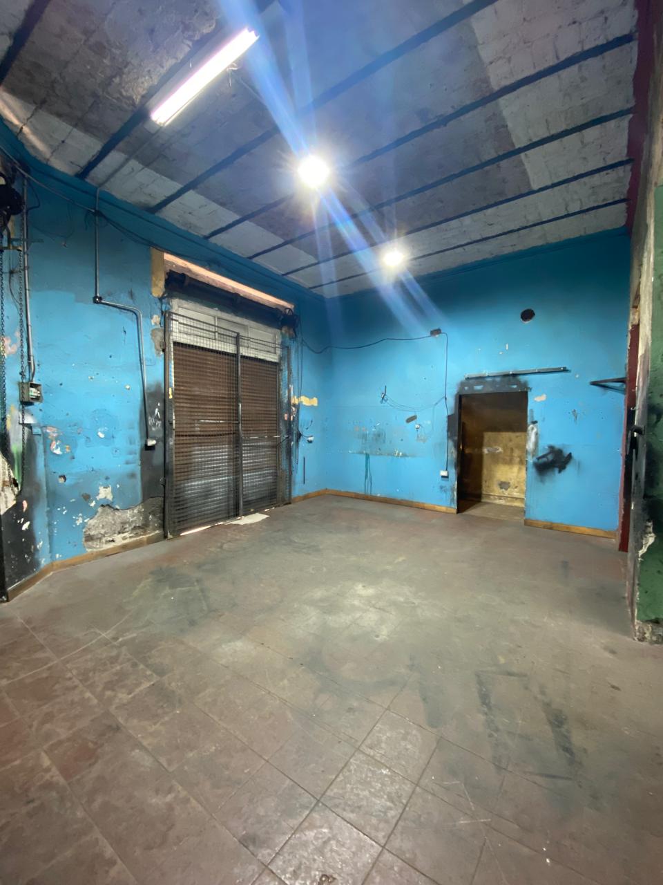 aparopropiedades - Local Comercial en esquina en Quilmes 