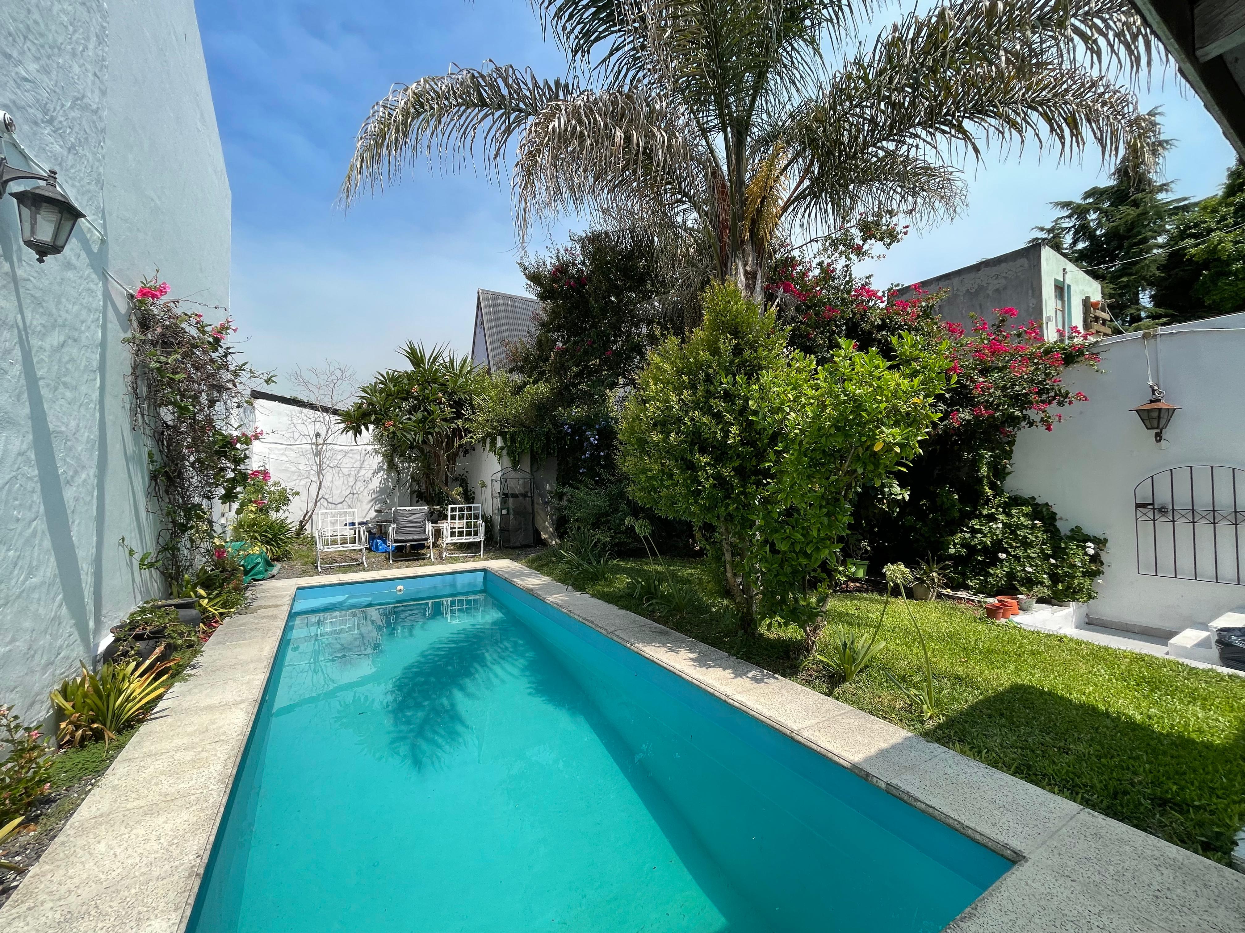 aparopropiedades - Casa en dos Plantas a la venta