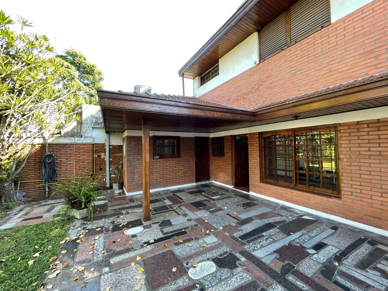 aparopropiedades - Chalet en dos Plantas a la venta