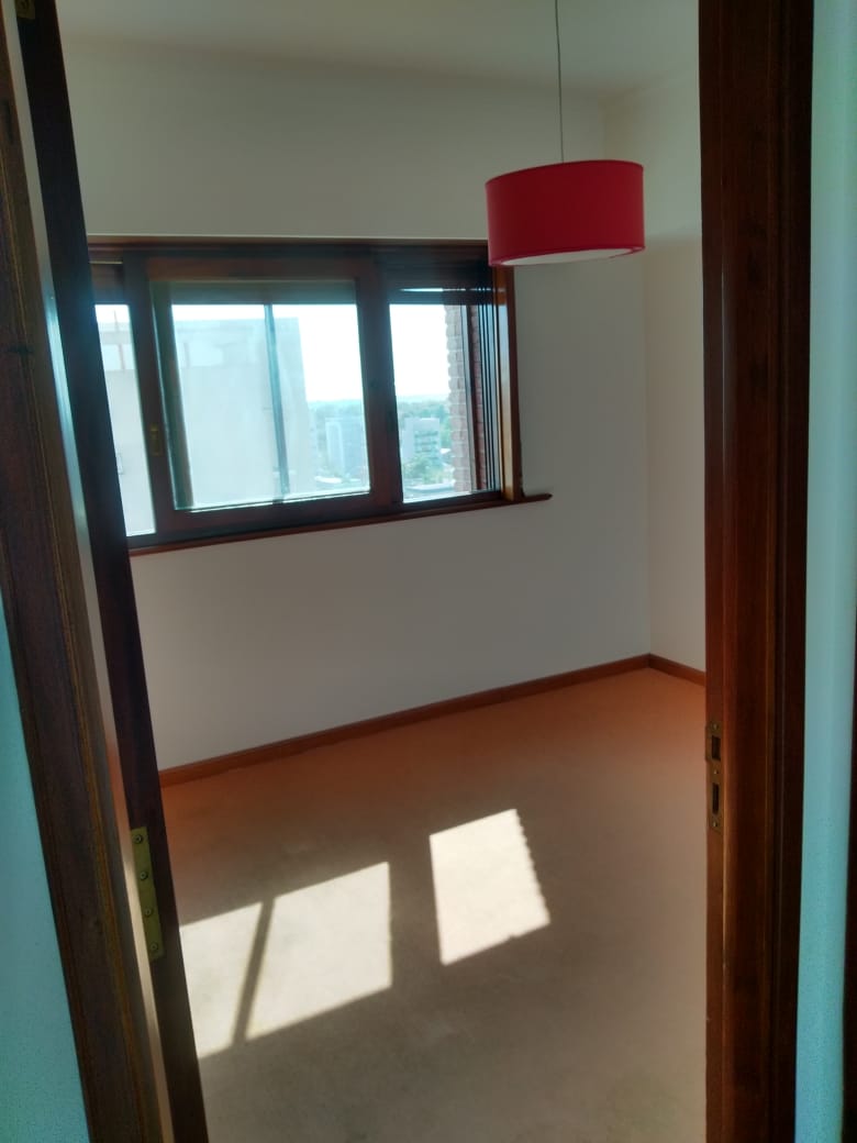 aparopropiedades - Departamento de 4 ambientes con cochera en Quilmes centro