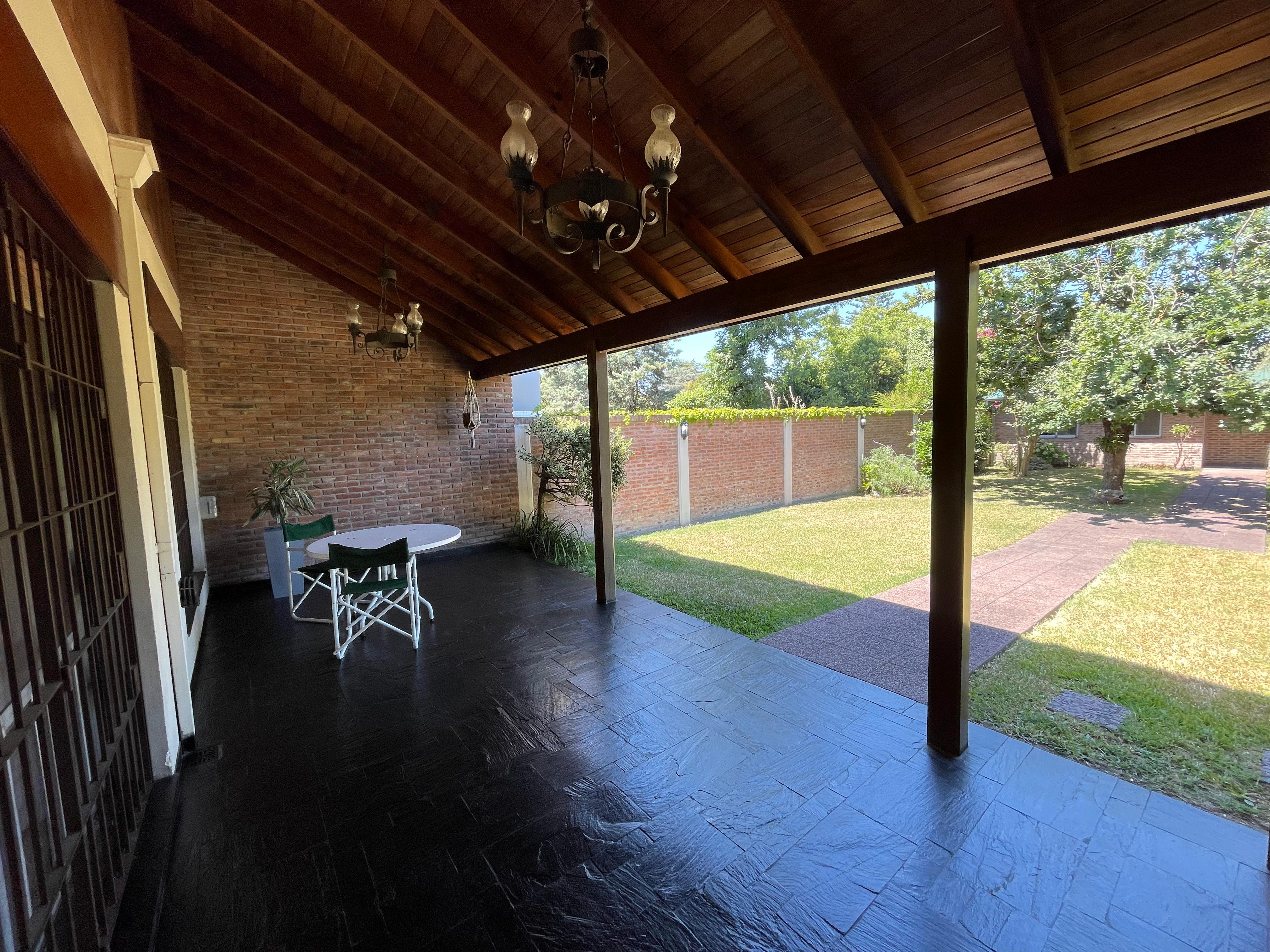 aparopropiedades - Chalet en el Barrio Los Cedros a la venta