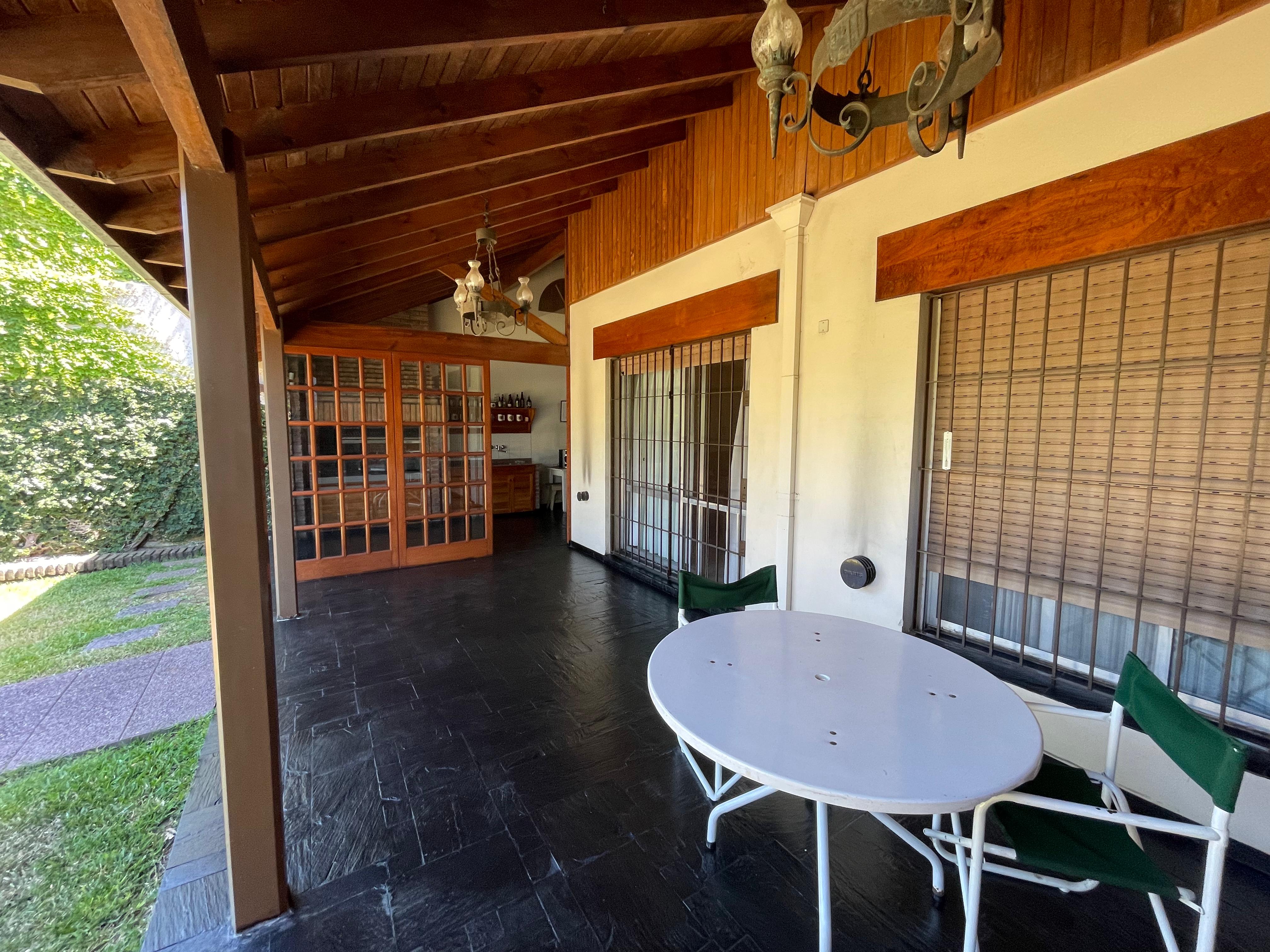 aparopropiedades - Chalet en el Barrio Los Cedros a la venta