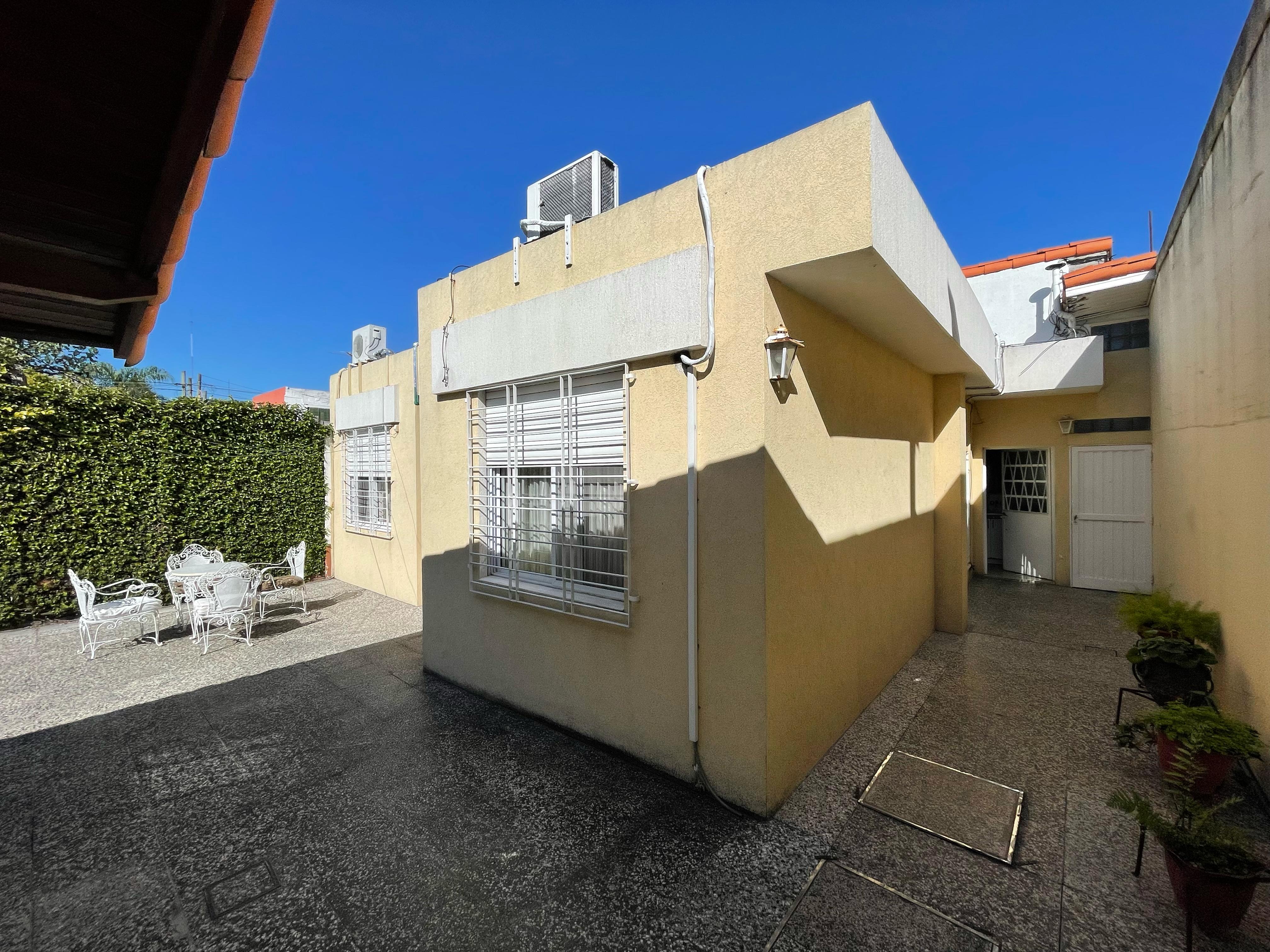 aparopropiedades - Chalet en Quilmes Oeste a la Venta