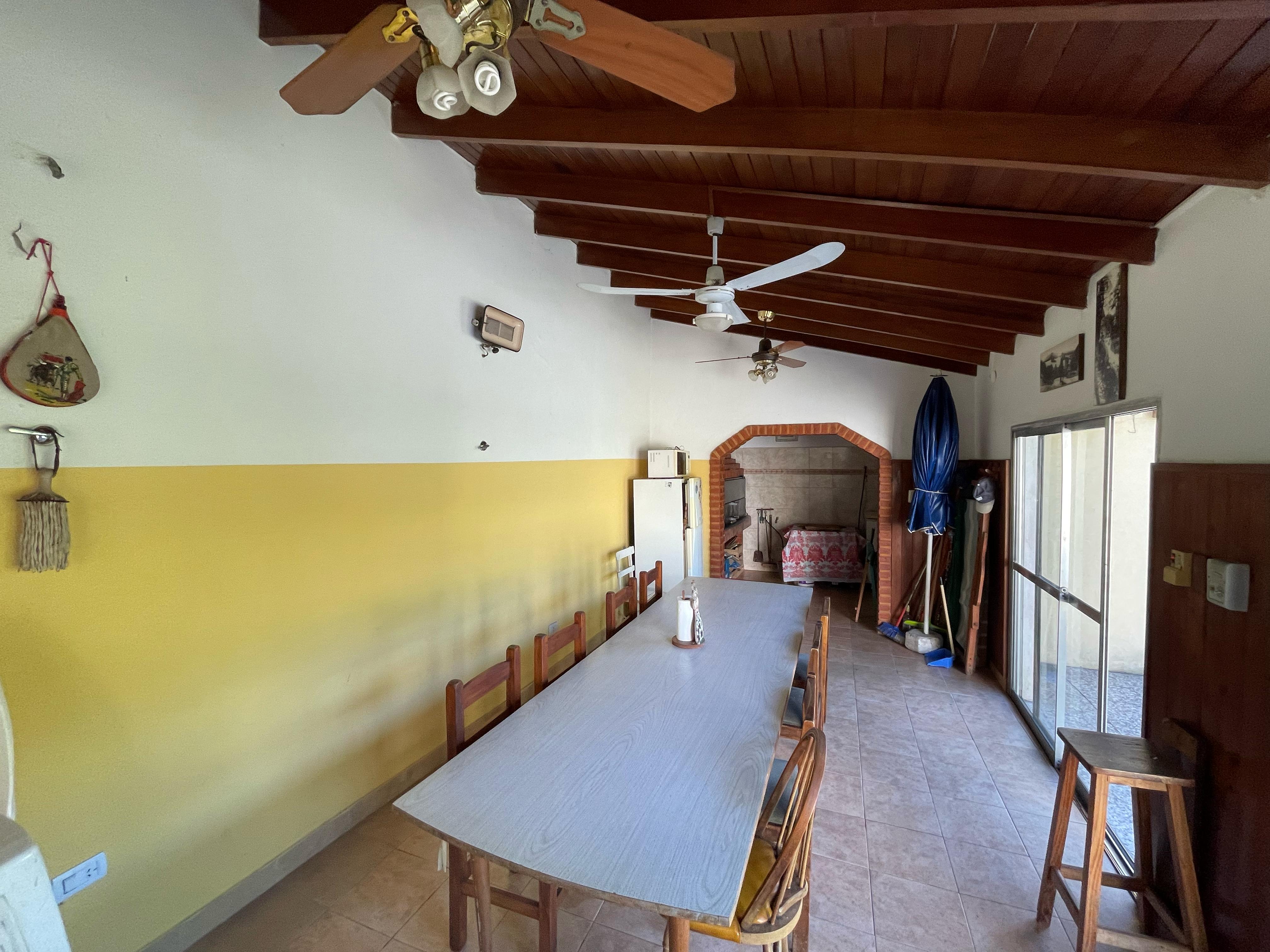 aparopropiedades - Chalet en Quilmes Oeste a la Venta