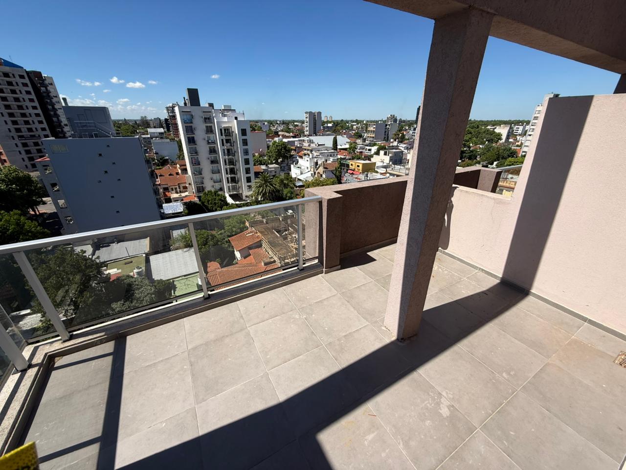 aparopropiedades - Departamento de 2 ambientes con cochera 