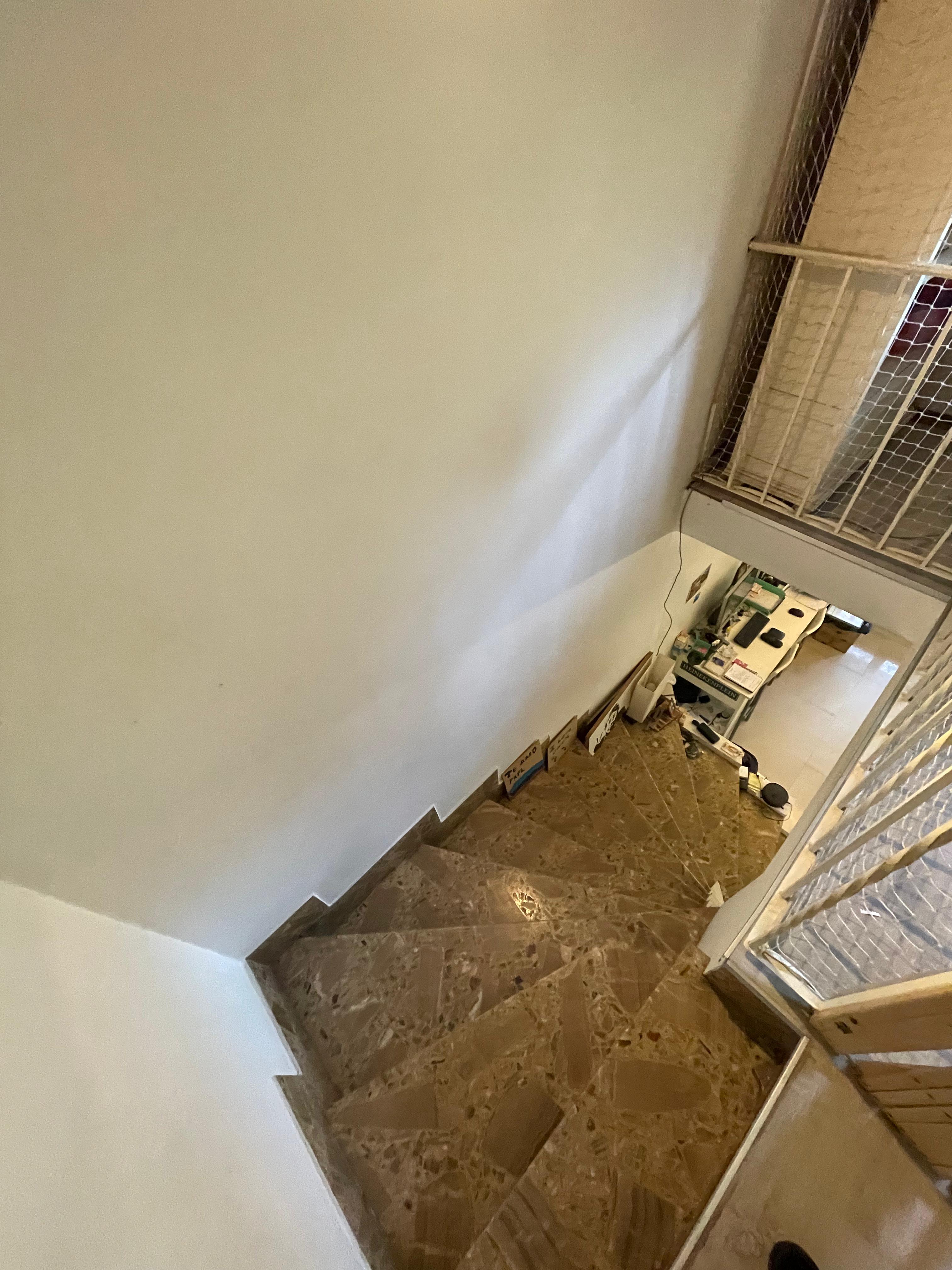 aparopropiedades - Casa en Planta Alta con local abajo 