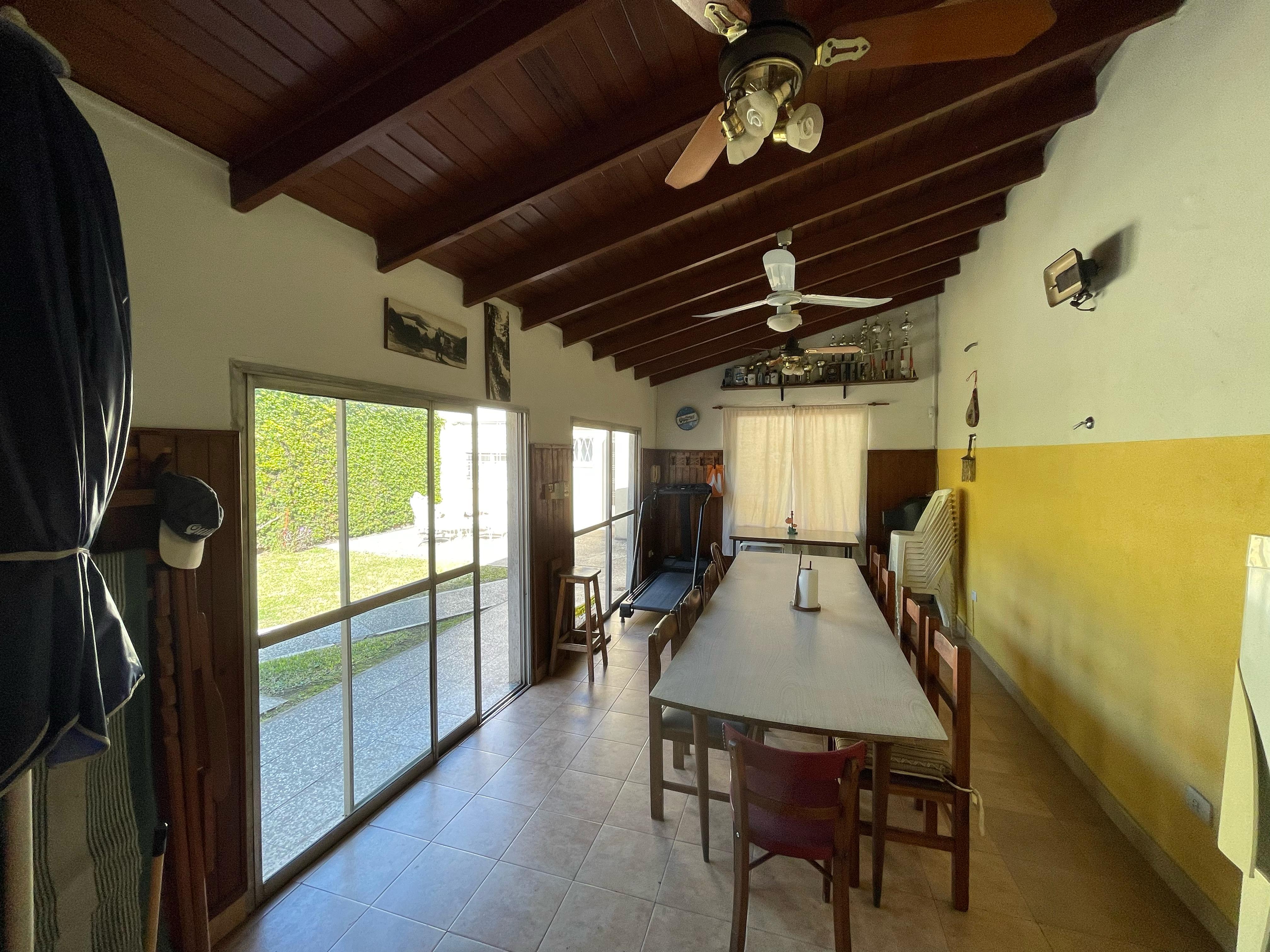 aparopropiedades - Chalet en Quilmes Oeste a la Venta