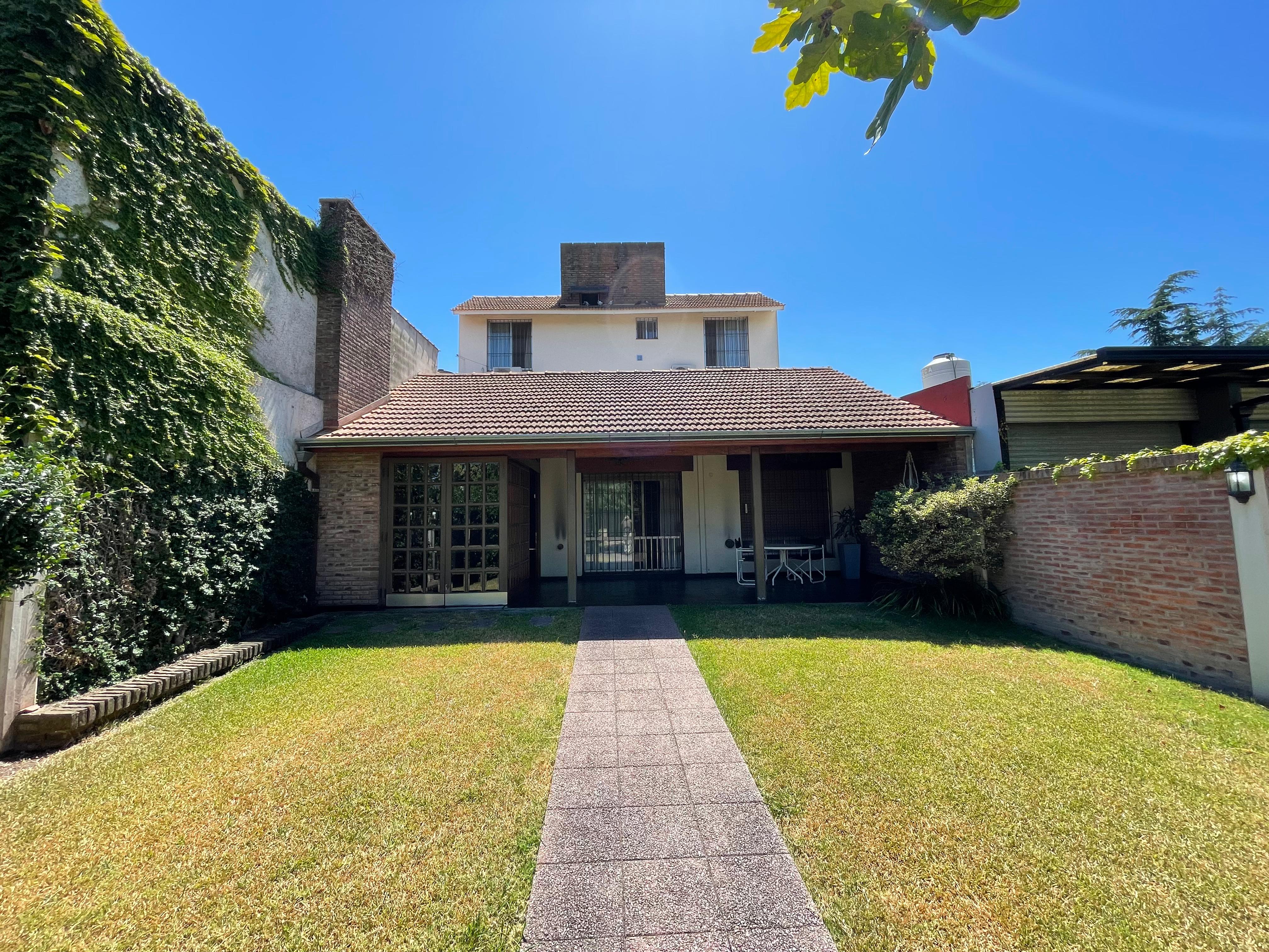 aparopropiedades - Chalet en el Barrio Los Cedros a la venta