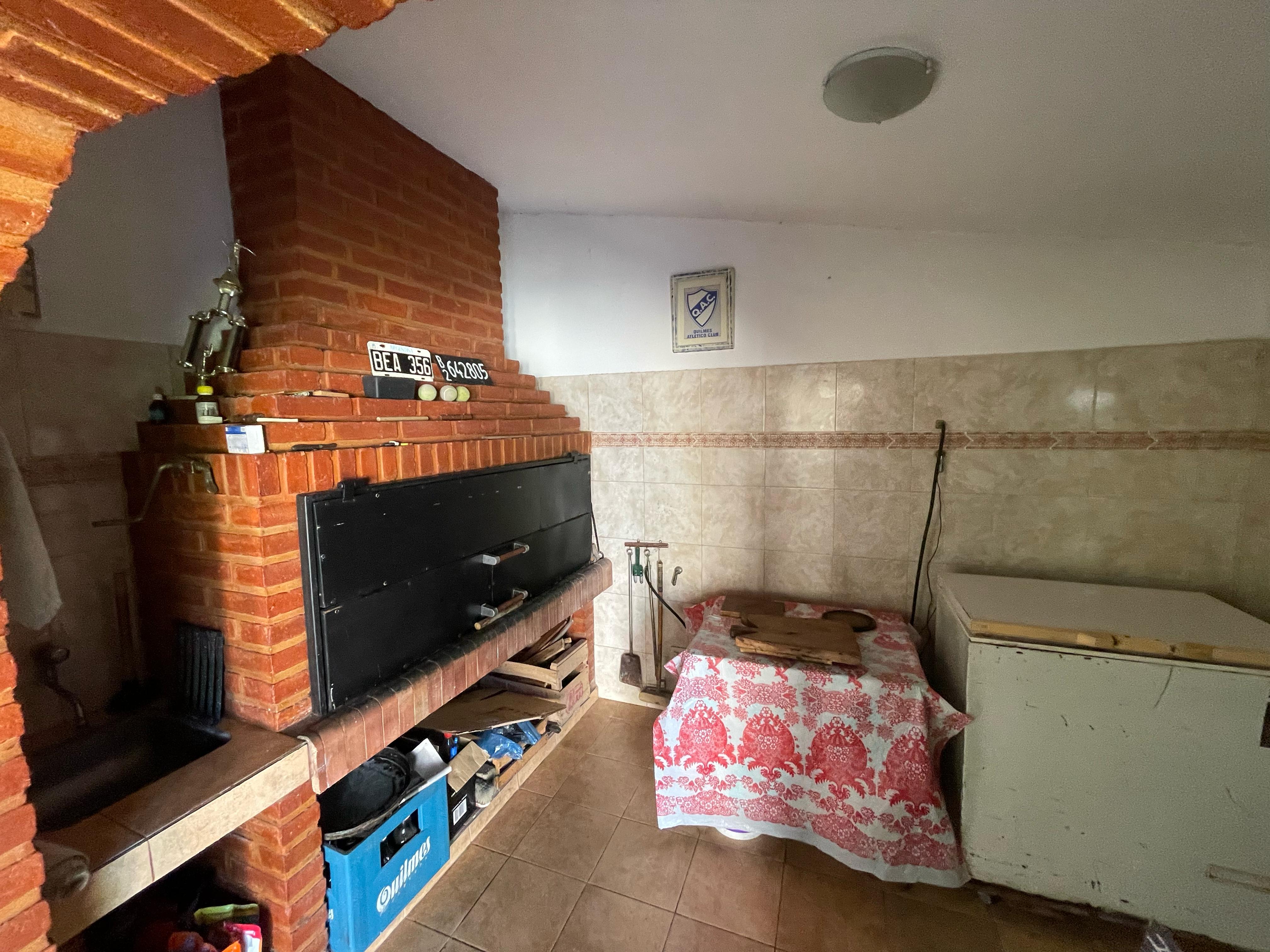 aparopropiedades - Chalet en Quilmes Oeste a la Venta