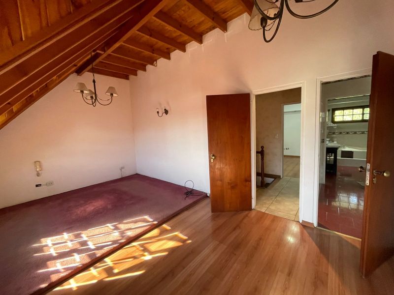 aparopropiedades - Chalet en dos Plantas a la venta