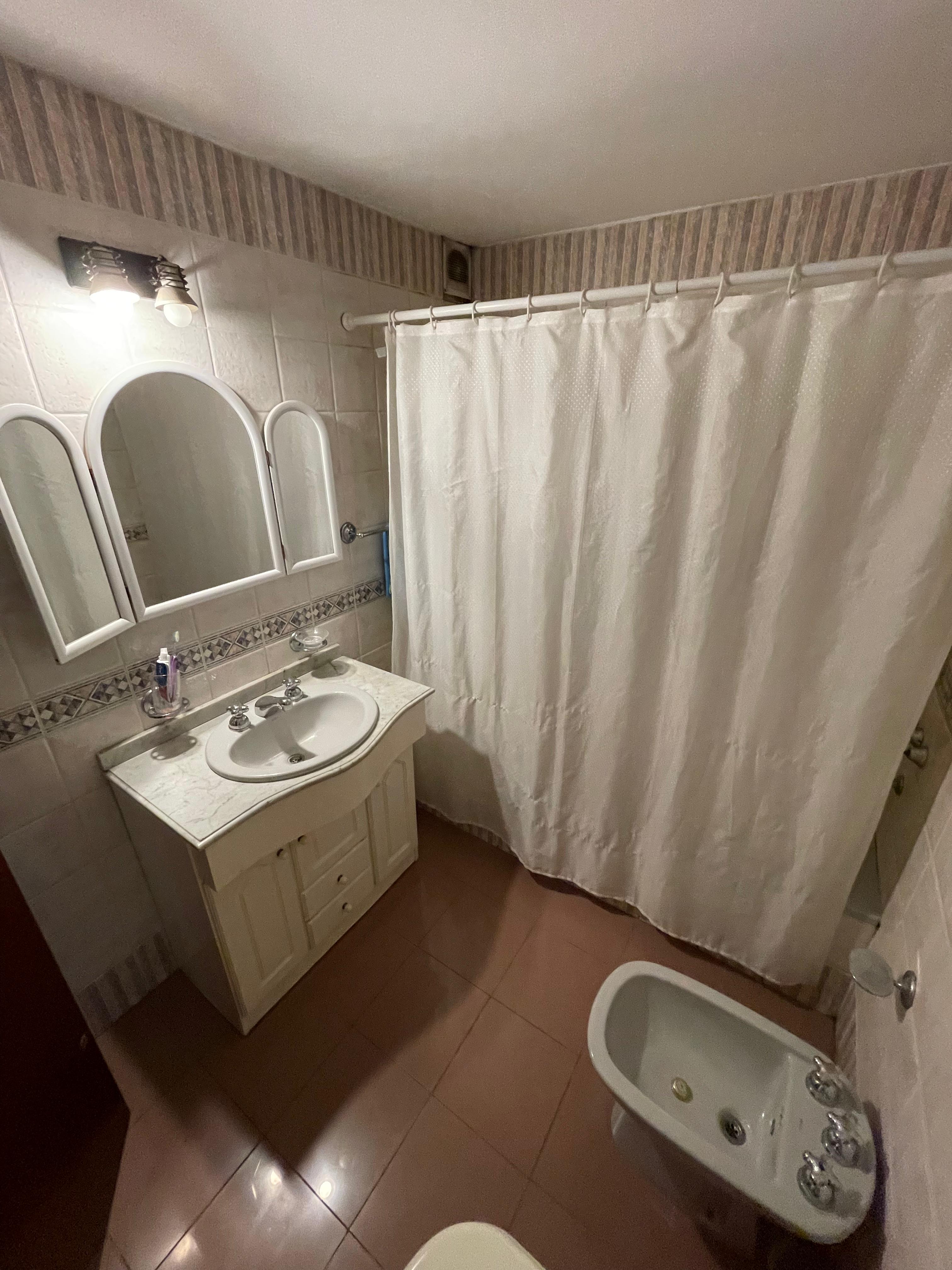 aparopropiedades - Chalet a la venta en Quilmes