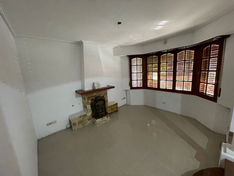 aparopropiedades - Chalet en dos Plantas a la venta
