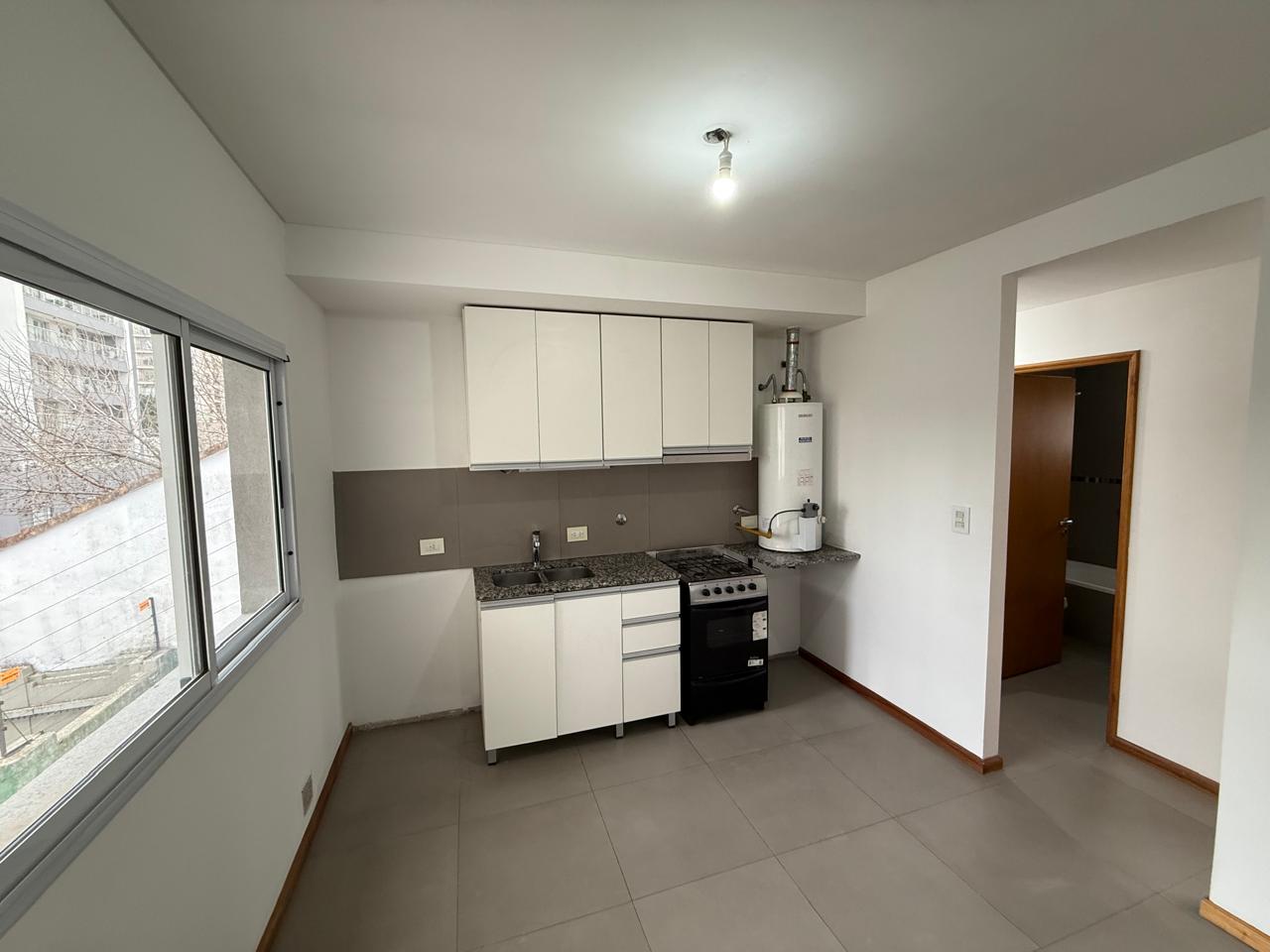 aparopropiedades - Departamento de 2 ambientes en Bernal centro con cochera