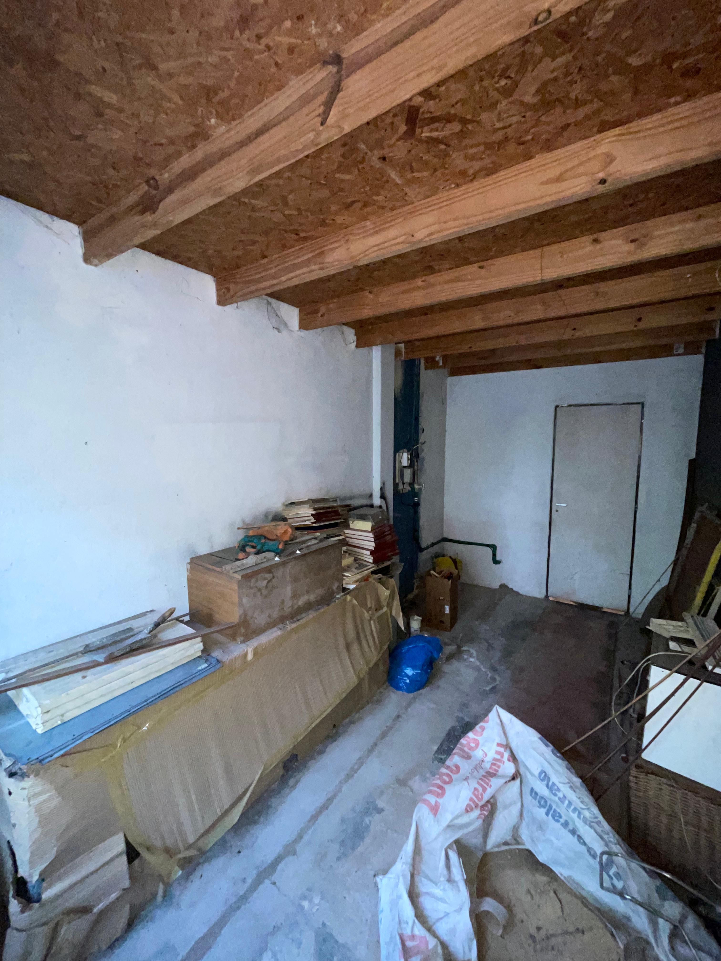 aparopropiedades - Casa en Planta Alta con local abajo 
