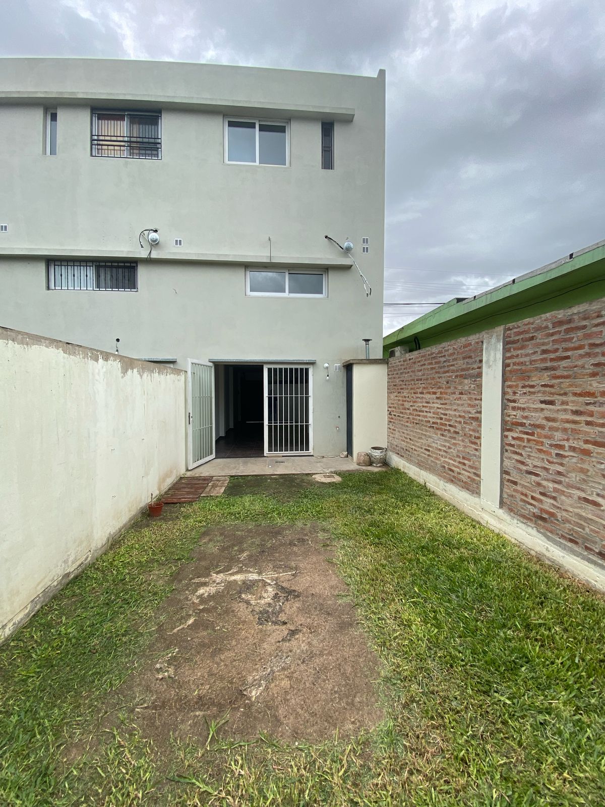 aparopropiedades - Triplex en Ezpeleta