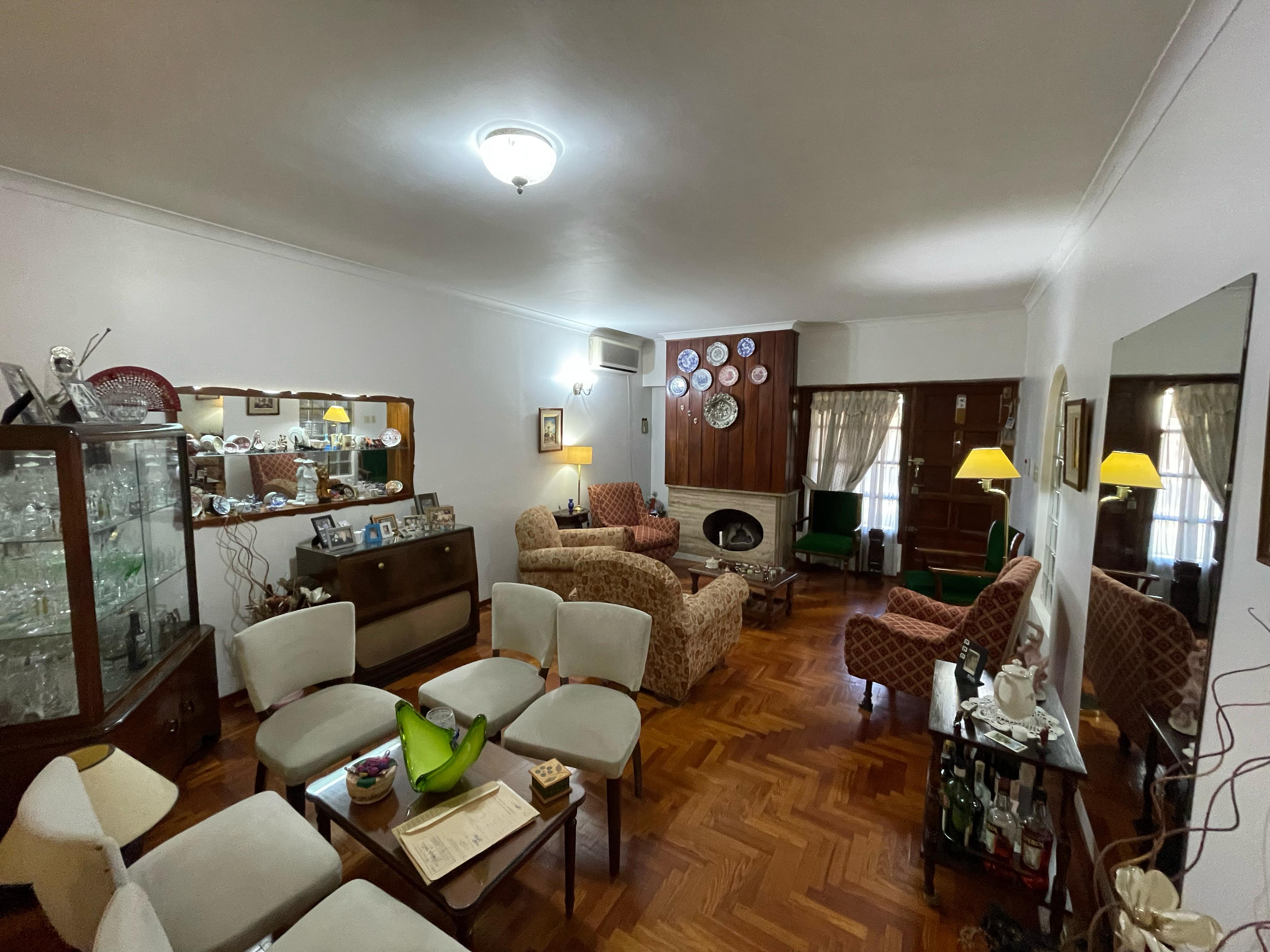 aparopropiedades - Chalet en Quilmes Oeste a la Venta