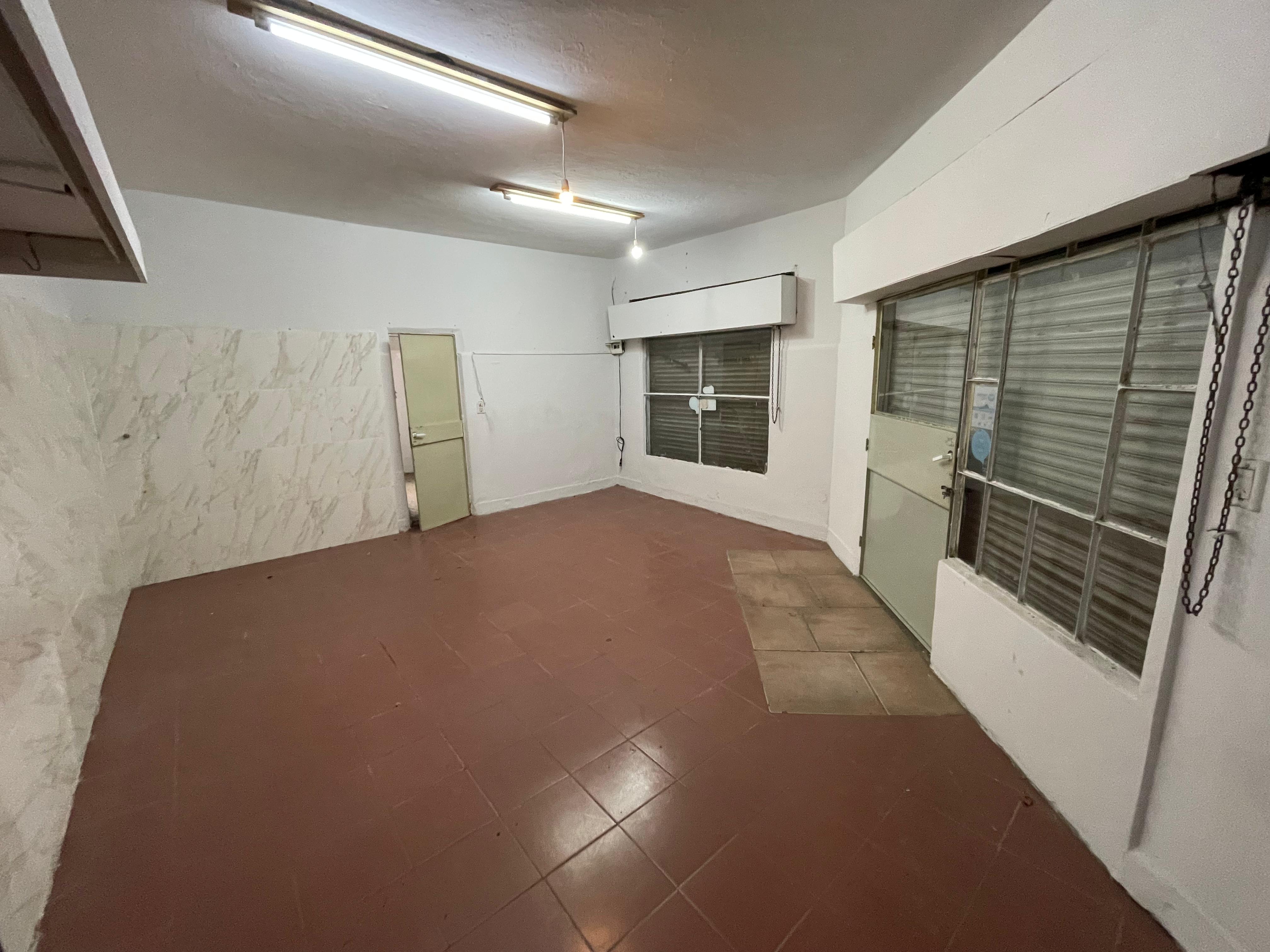 aparopropiedades - Local Comercial en Quilmes 