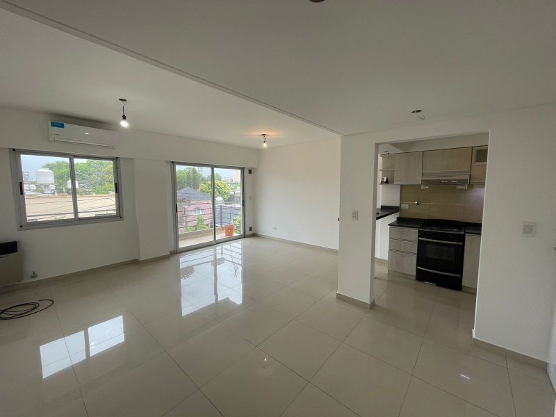 aparopropiedades - Departamento de 2 ambientes con cochera a la Venta