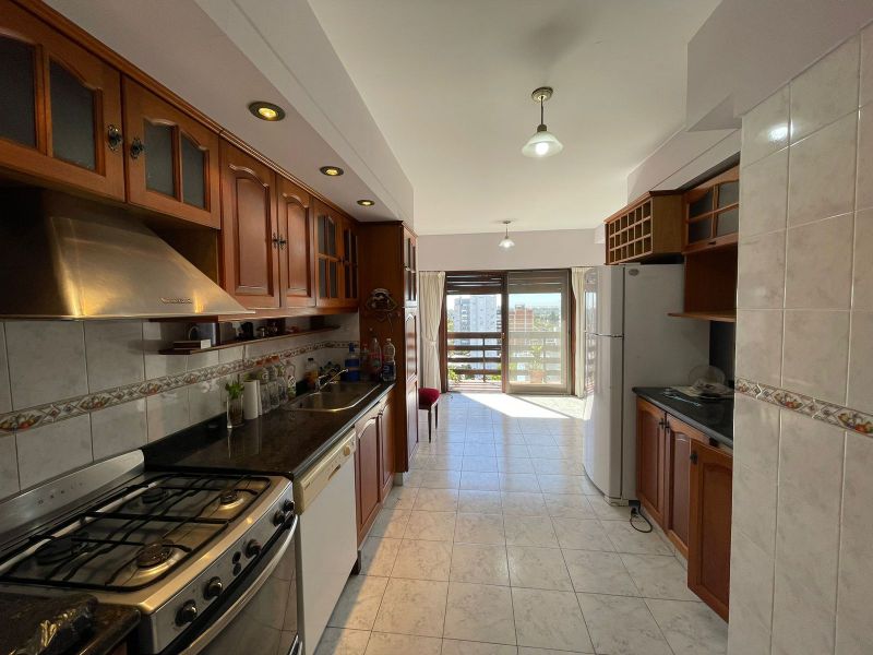 aparopropiedades - Semipiso a la venta con cochera en Quilmes Centro 