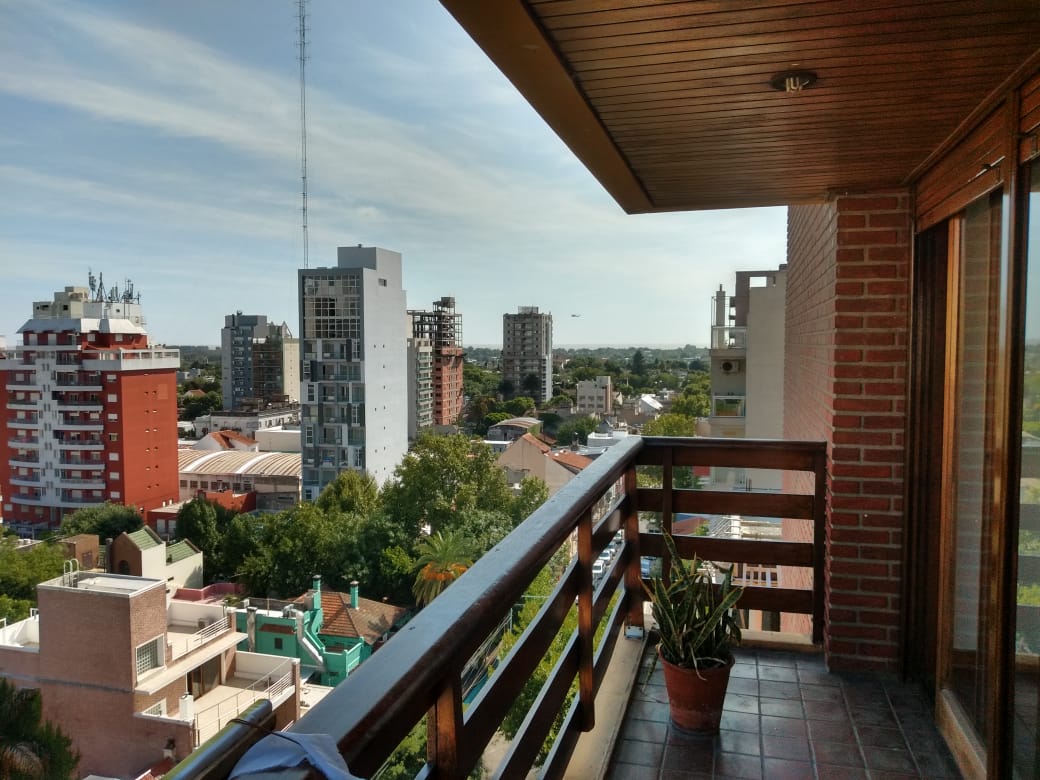 aparopropiedades - Departamento de 4 ambientes con cochera en Quilmes centro