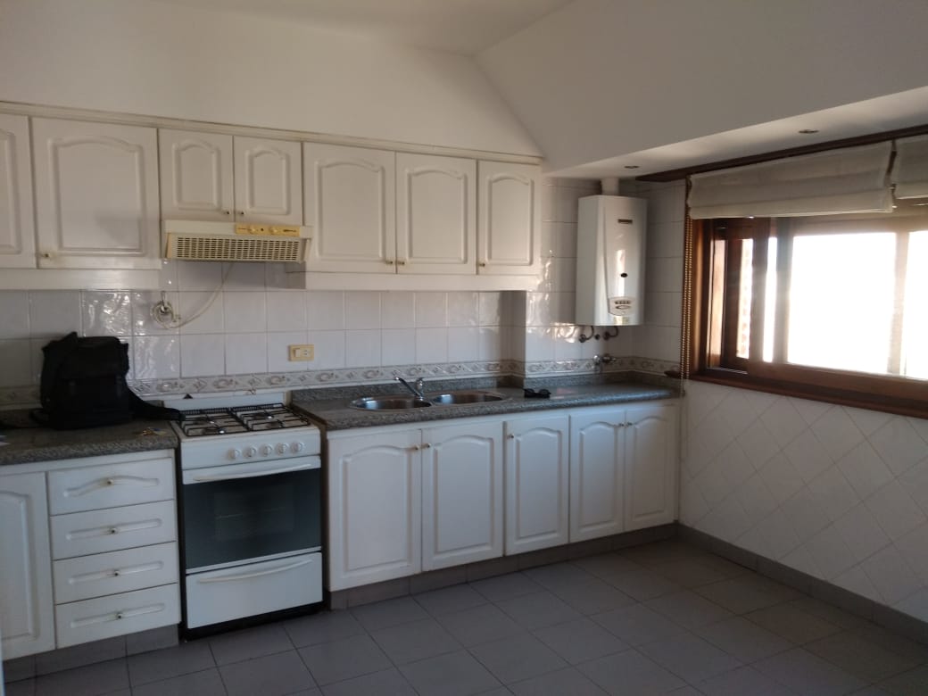 aparopropiedades - Departamento de 4 ambientes con cochera en Quilmes centro