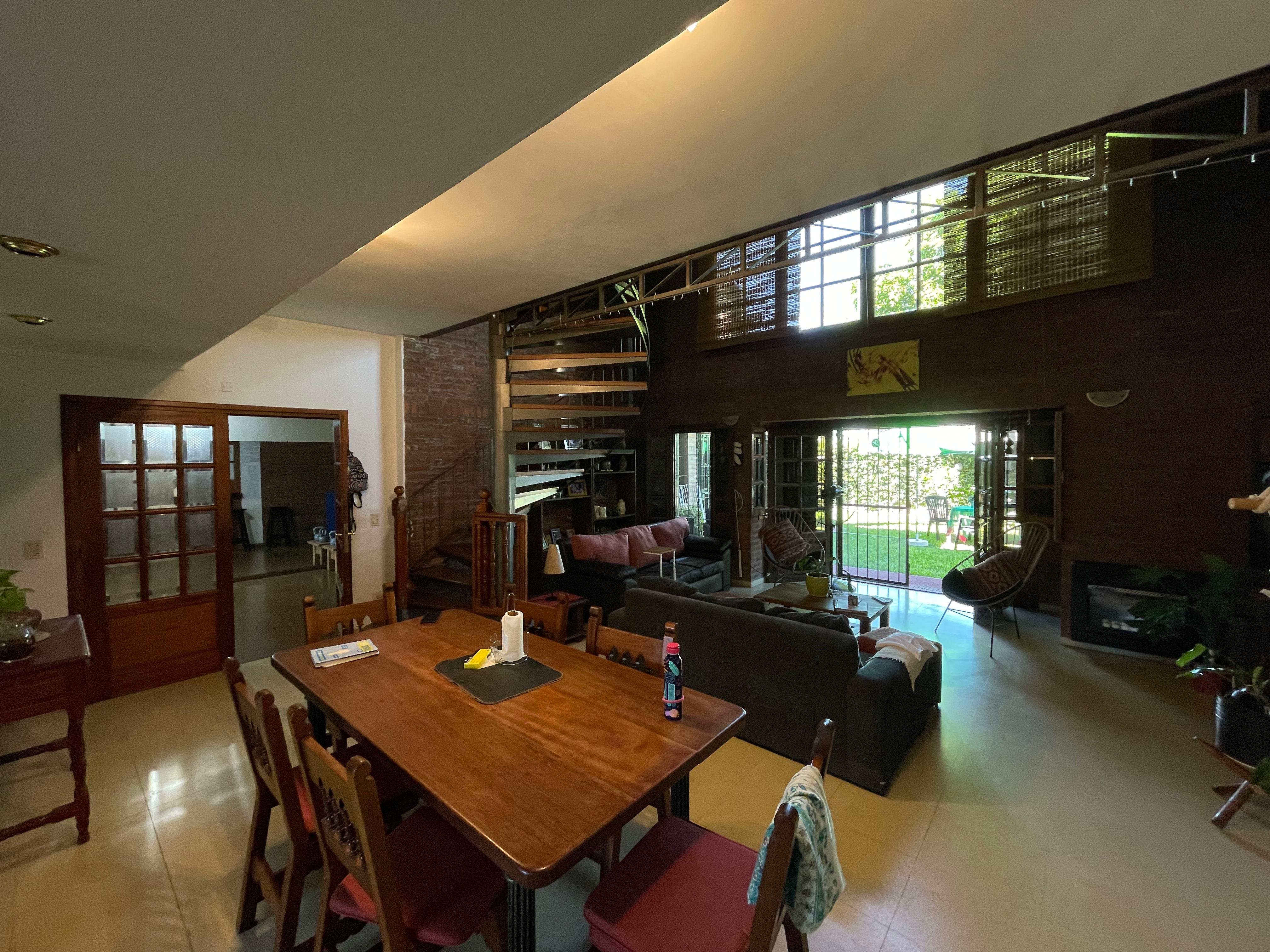 aparopropiedades - Chalet a la venta en Quilmes