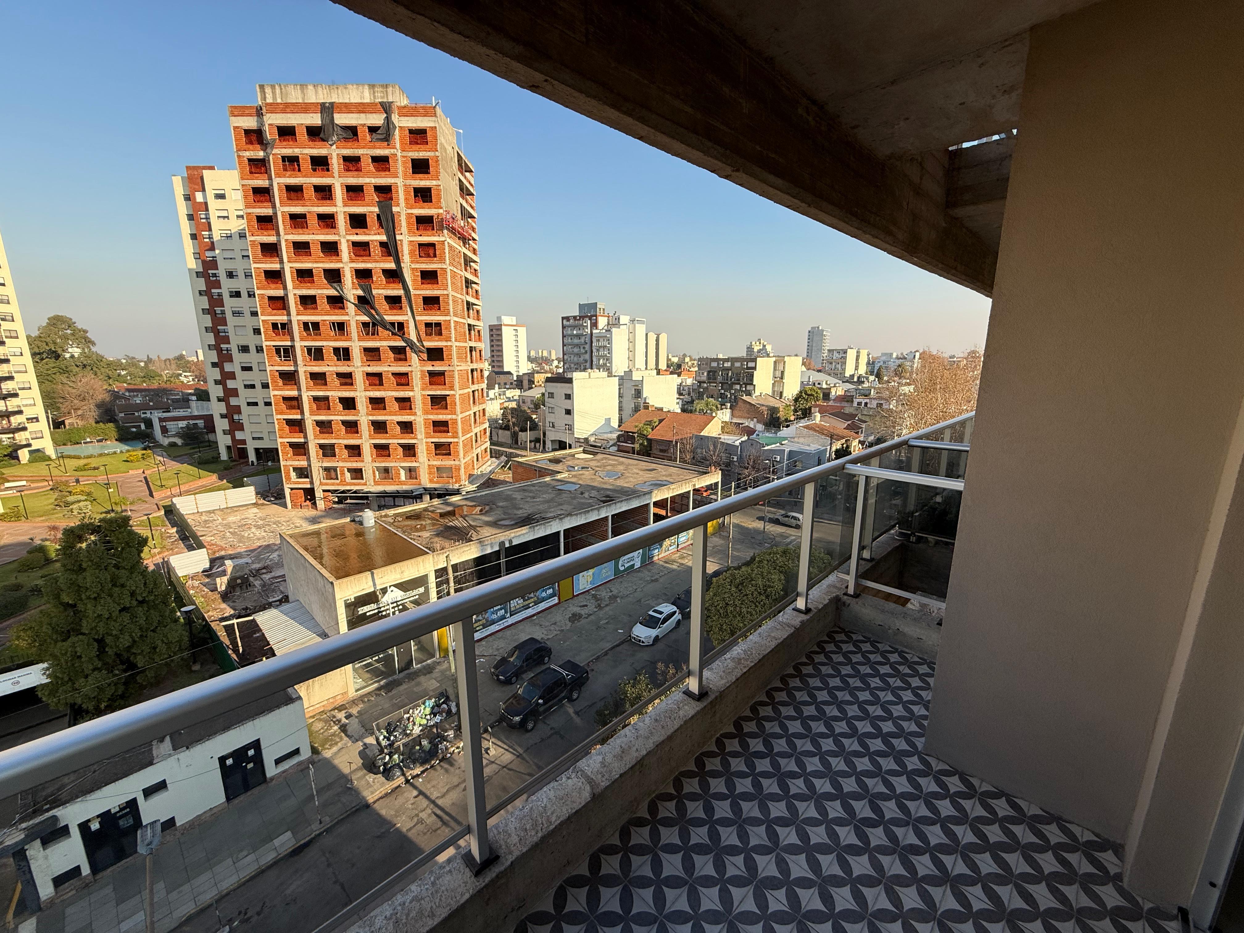 aparopropiedades - Semipiso de 2 ambientes con cochera en Quilmes 