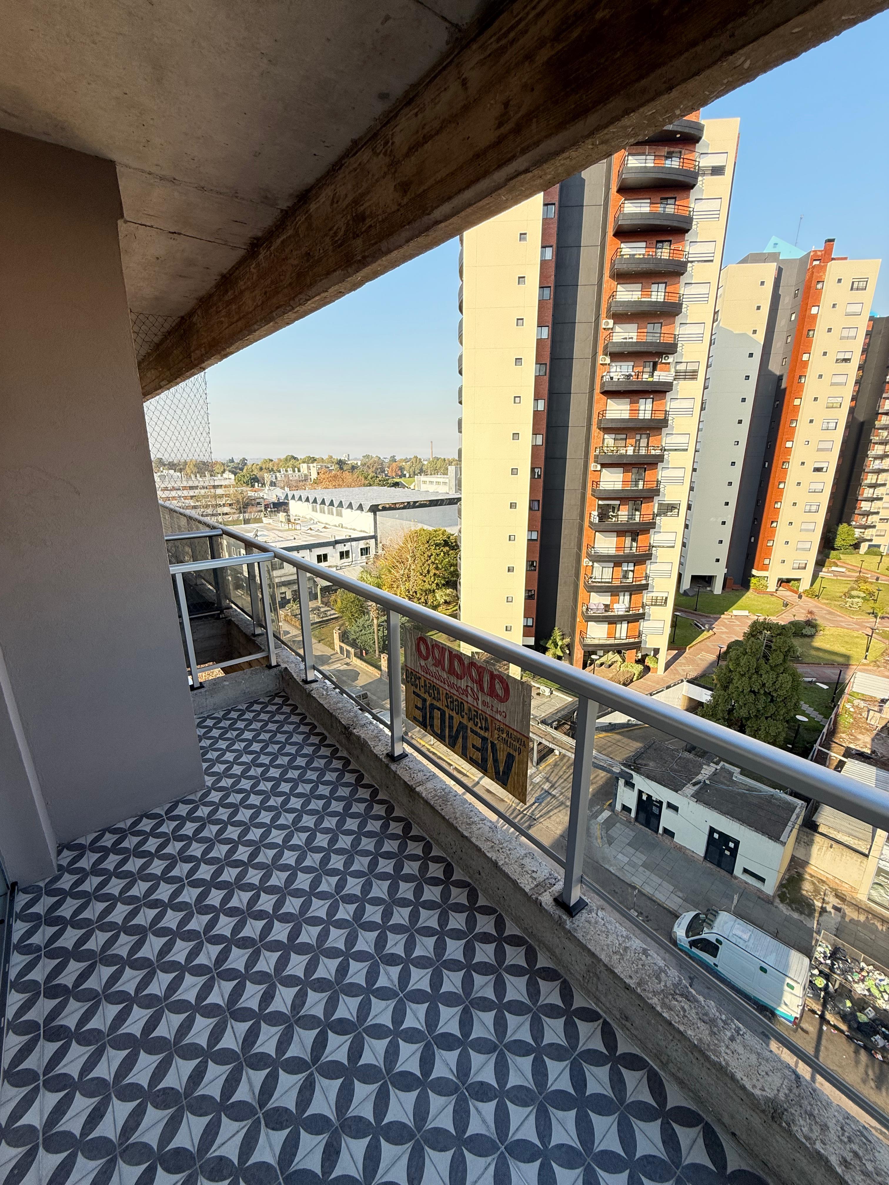 aparopropiedades - Semipiso de 2 ambientes con cochera en Quilmes 