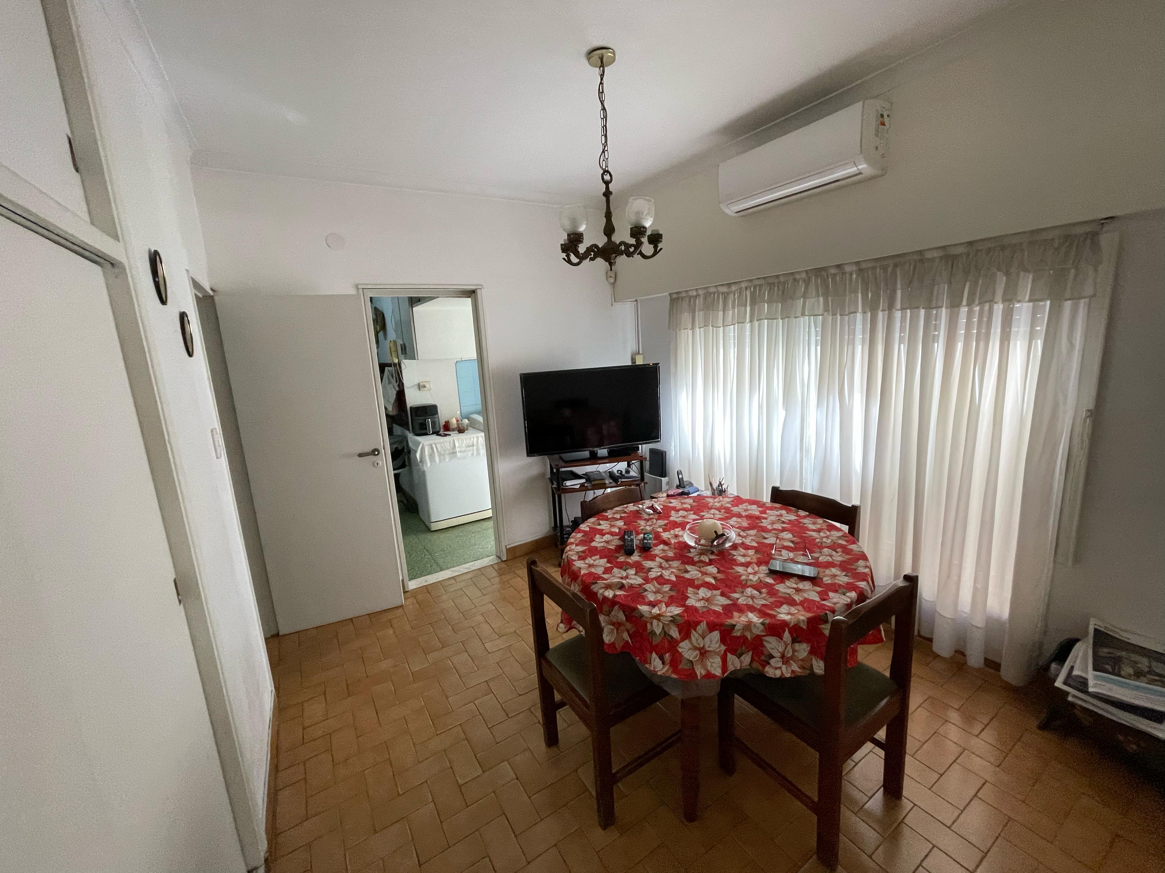 aparopropiedades - Chalet en Quilmes Oeste a la Venta