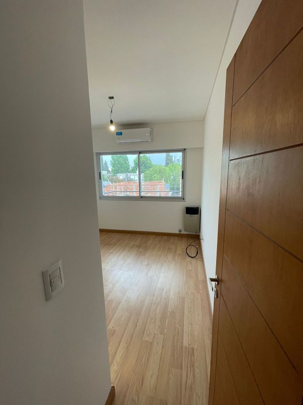 aparopropiedades - Departamento de 2 ambientes con cochera a la Venta