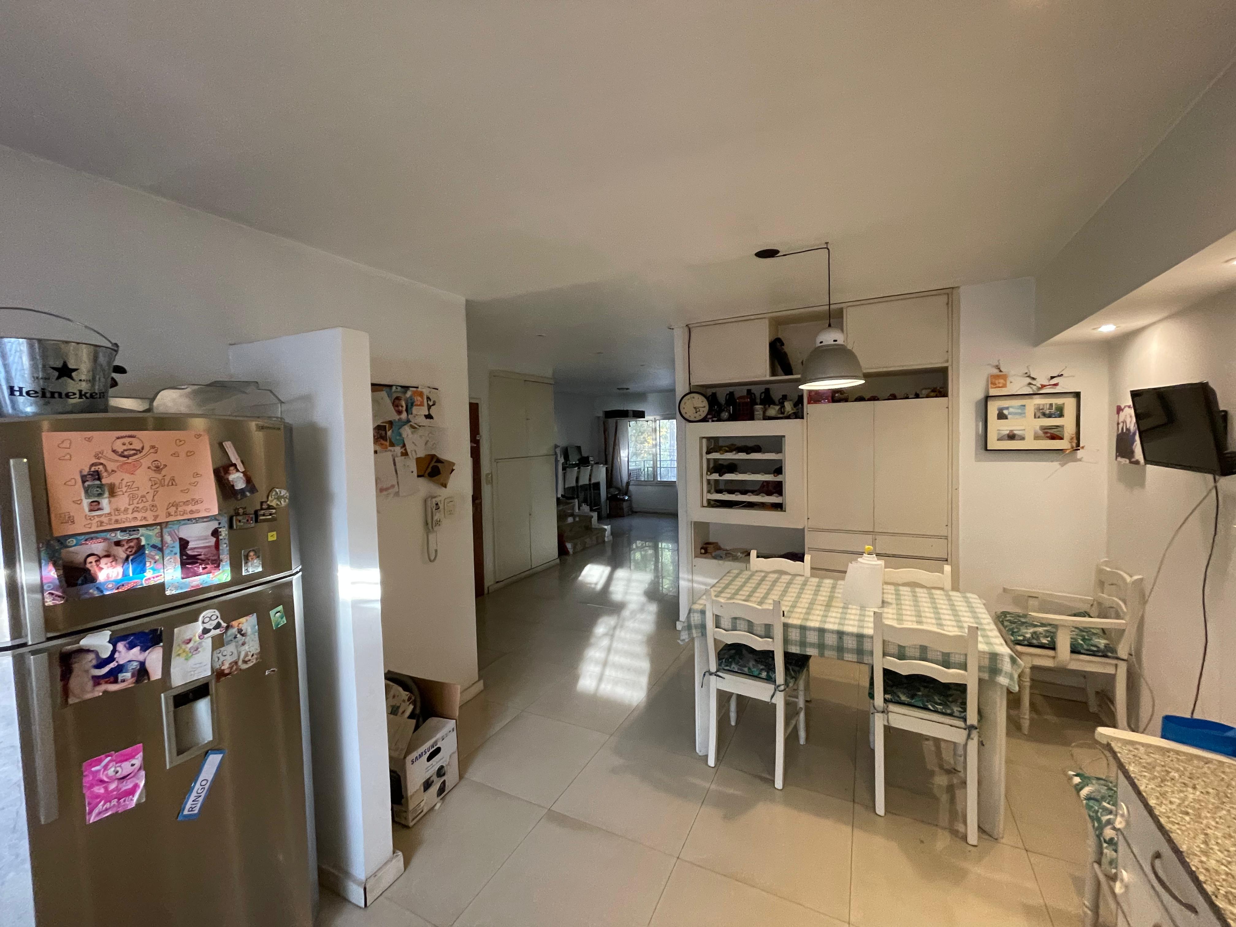 aparopropiedades - Casa en Planta Alta con local abajo 