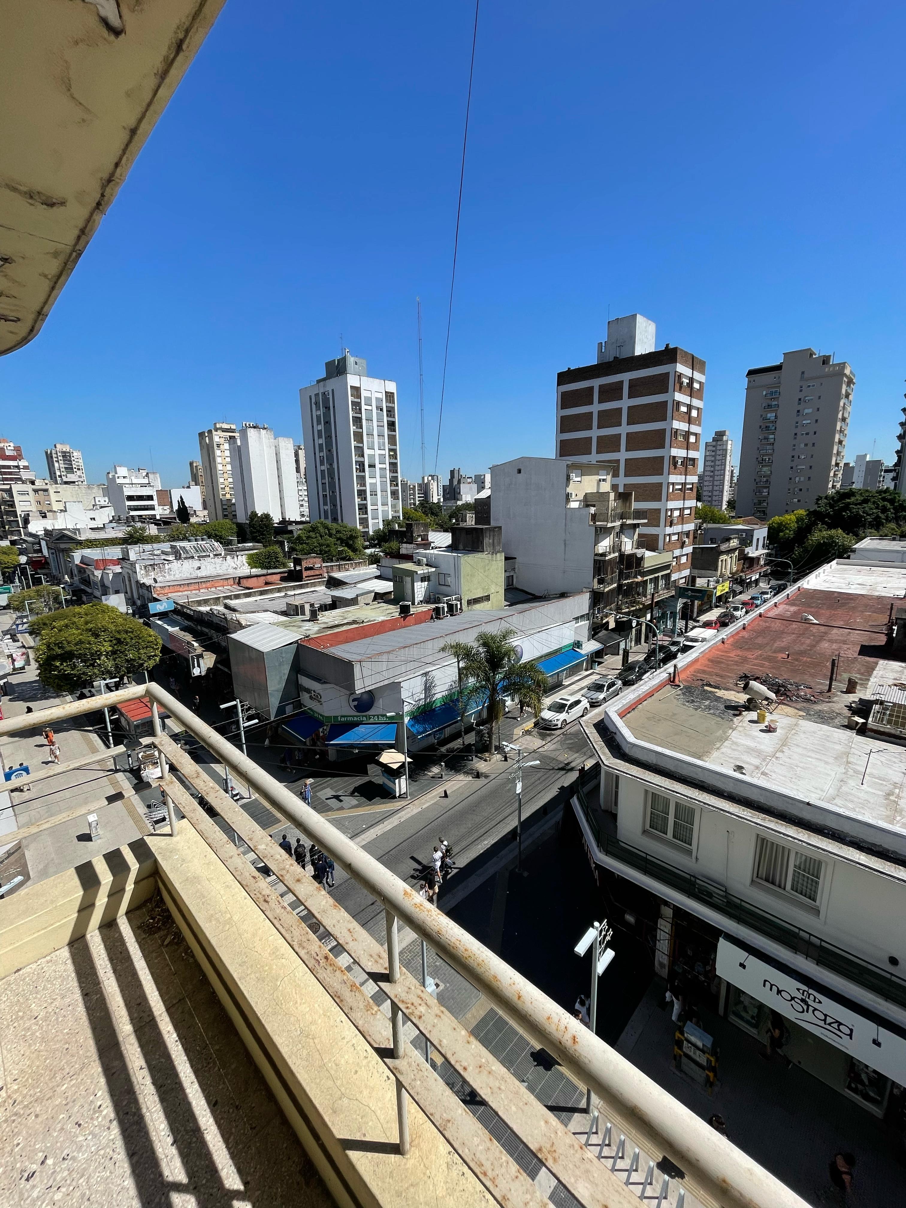 aparopropiedades - Oficina en Alquiler en Quilmes Centro