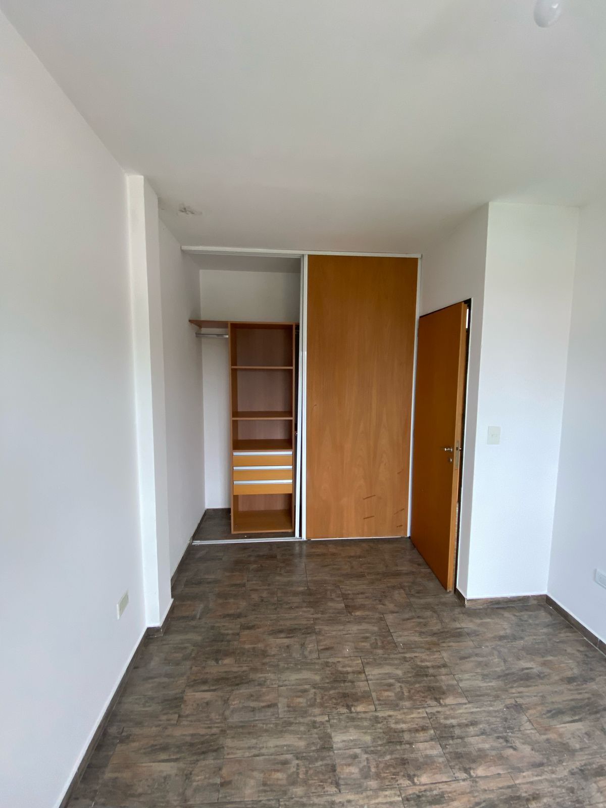 aparopropiedades - Triplex en Ezpeleta