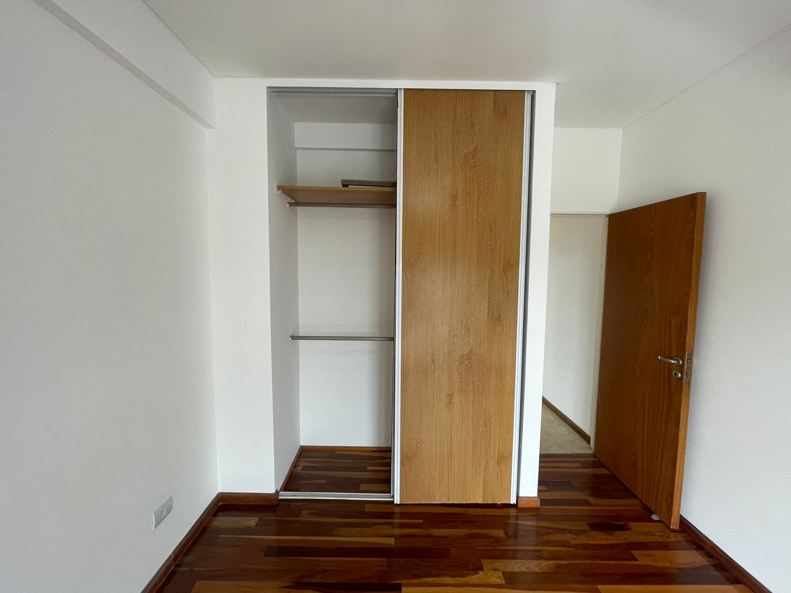 aparopropiedades - Departamento de 2 ambientes con cochera en Quilmes 