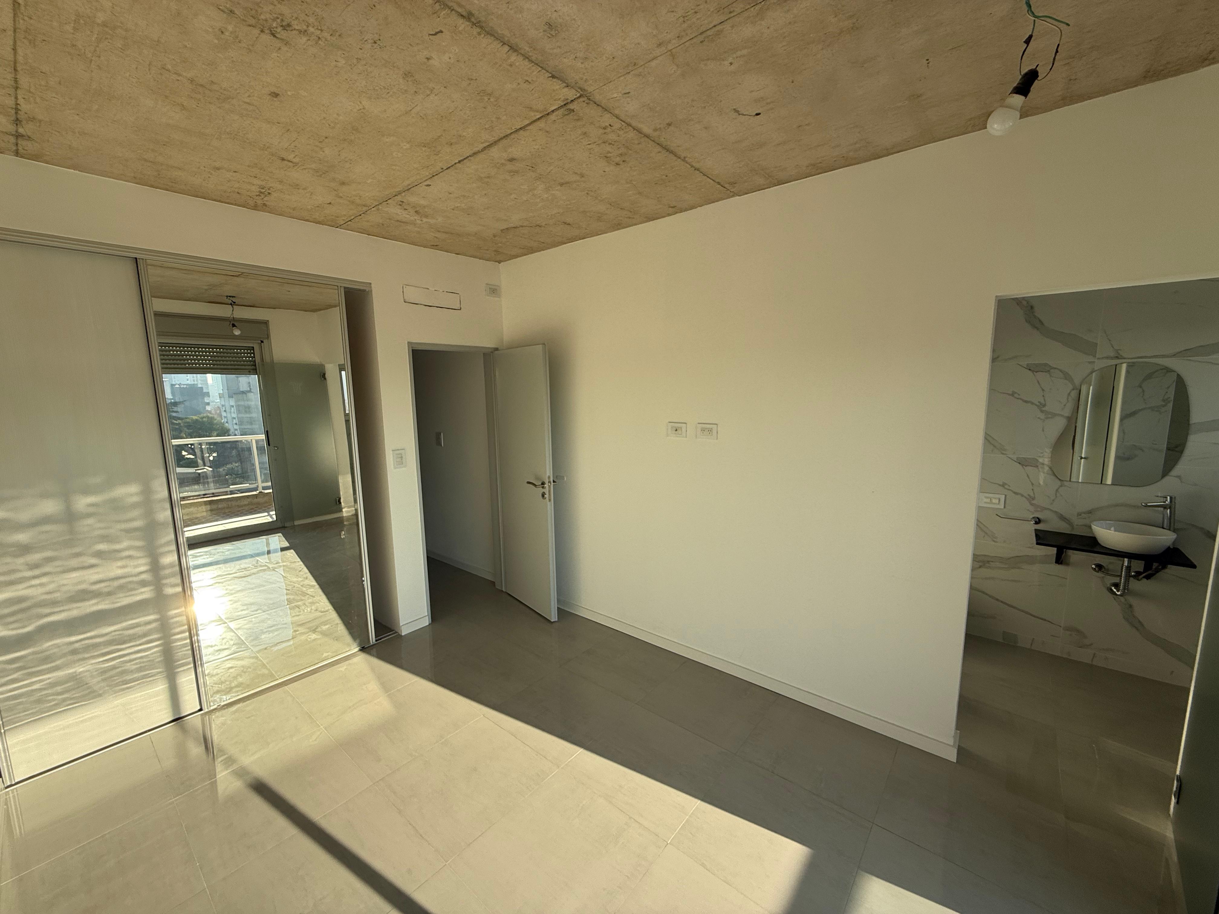 aparopropiedades - Semipiso de 2 ambientes con cochera en Quilmes 